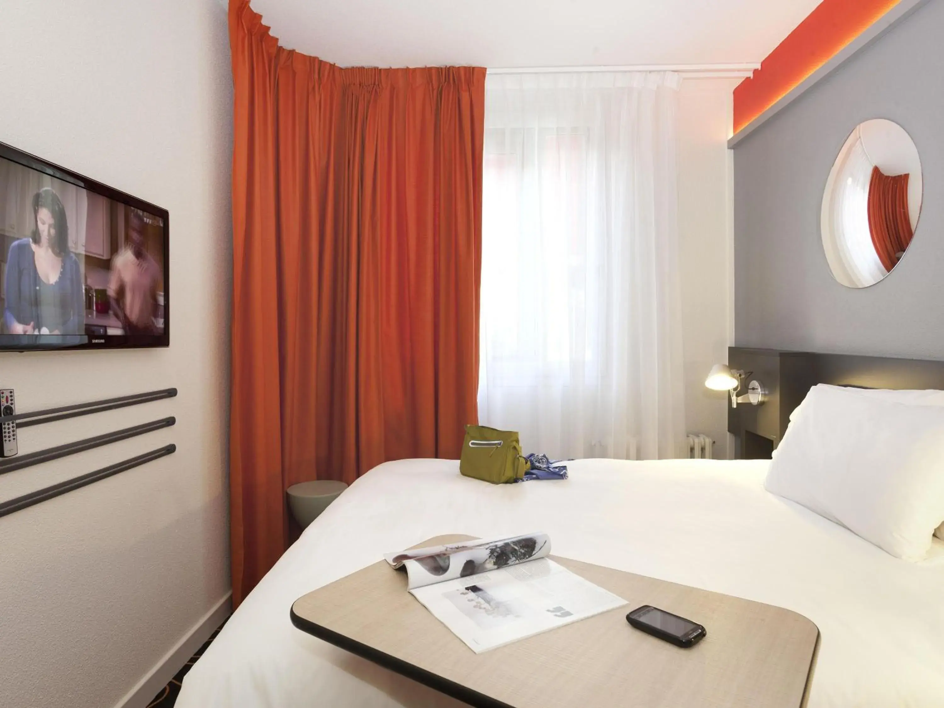 Bedroom, Bed in ibis Styles Roanne Centre Gare Bedroom, Bed in ibis Styles Roanne Centre Gare
