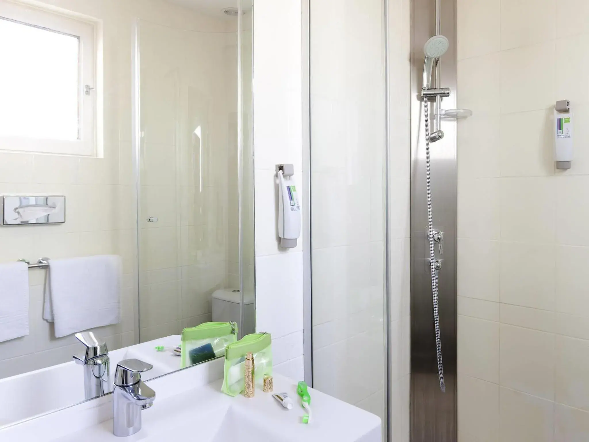 Bedroom in ibis Styles Roanne Centre Gare Bedroom in ibis Styles Roanne Centre Gare