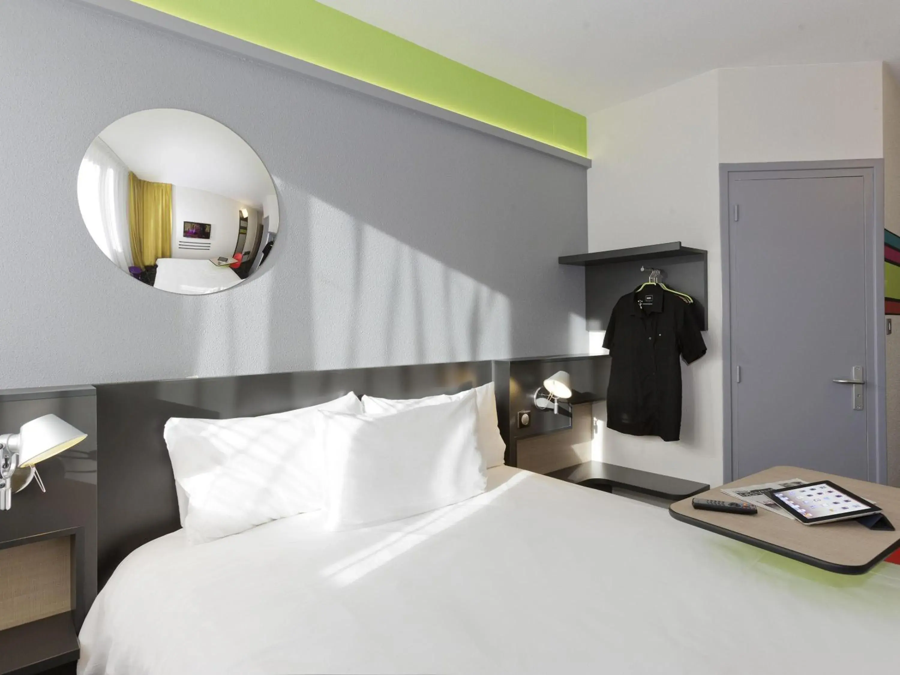 Bedroom, Bed in ibis Styles Roanne Centre Gare Bedroom, Bed in ibis Styles Roanne Centre Gare