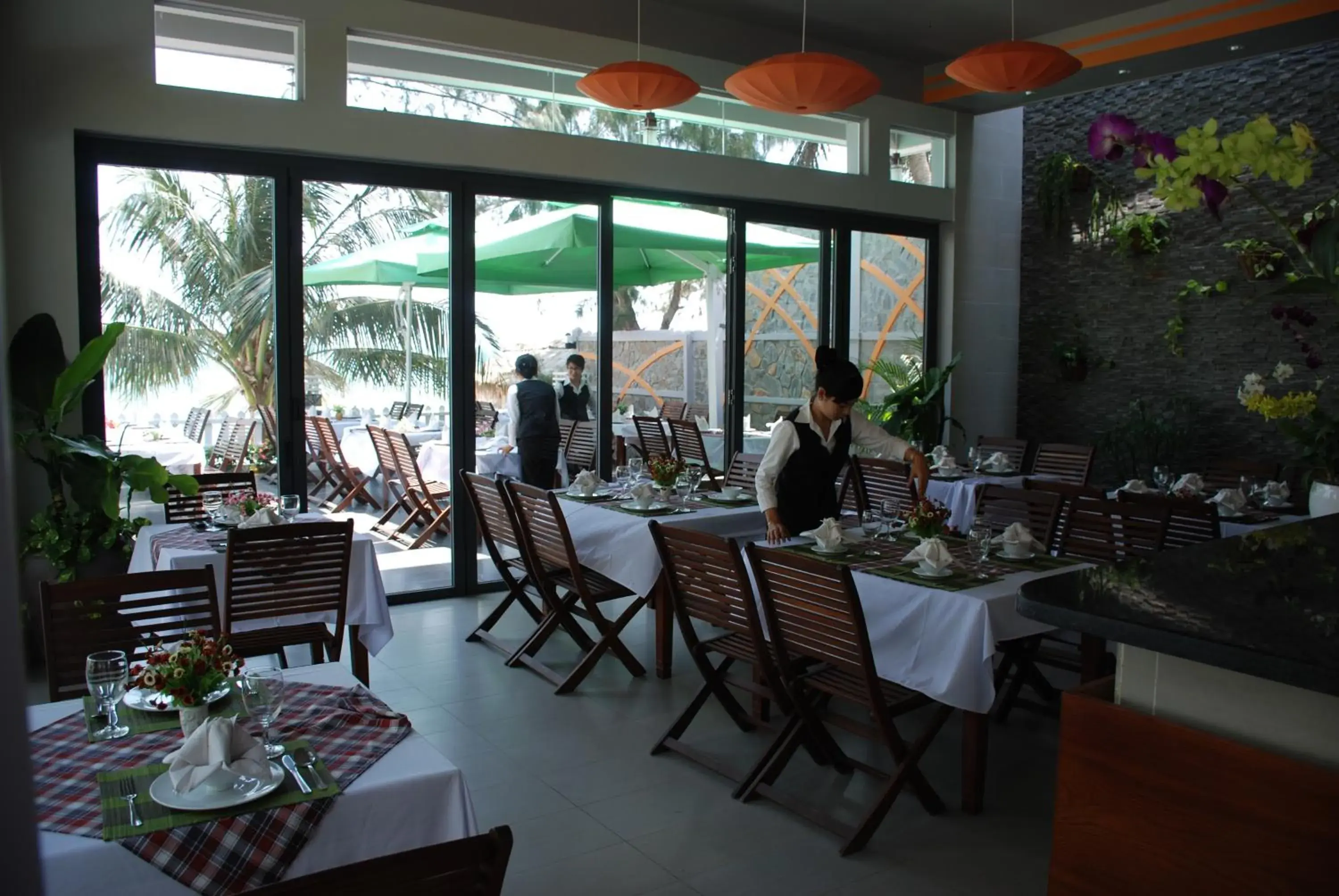Restaurant/places to eat in Canary Beach Resort Restaurant/places to eat in Canary Beach Resort