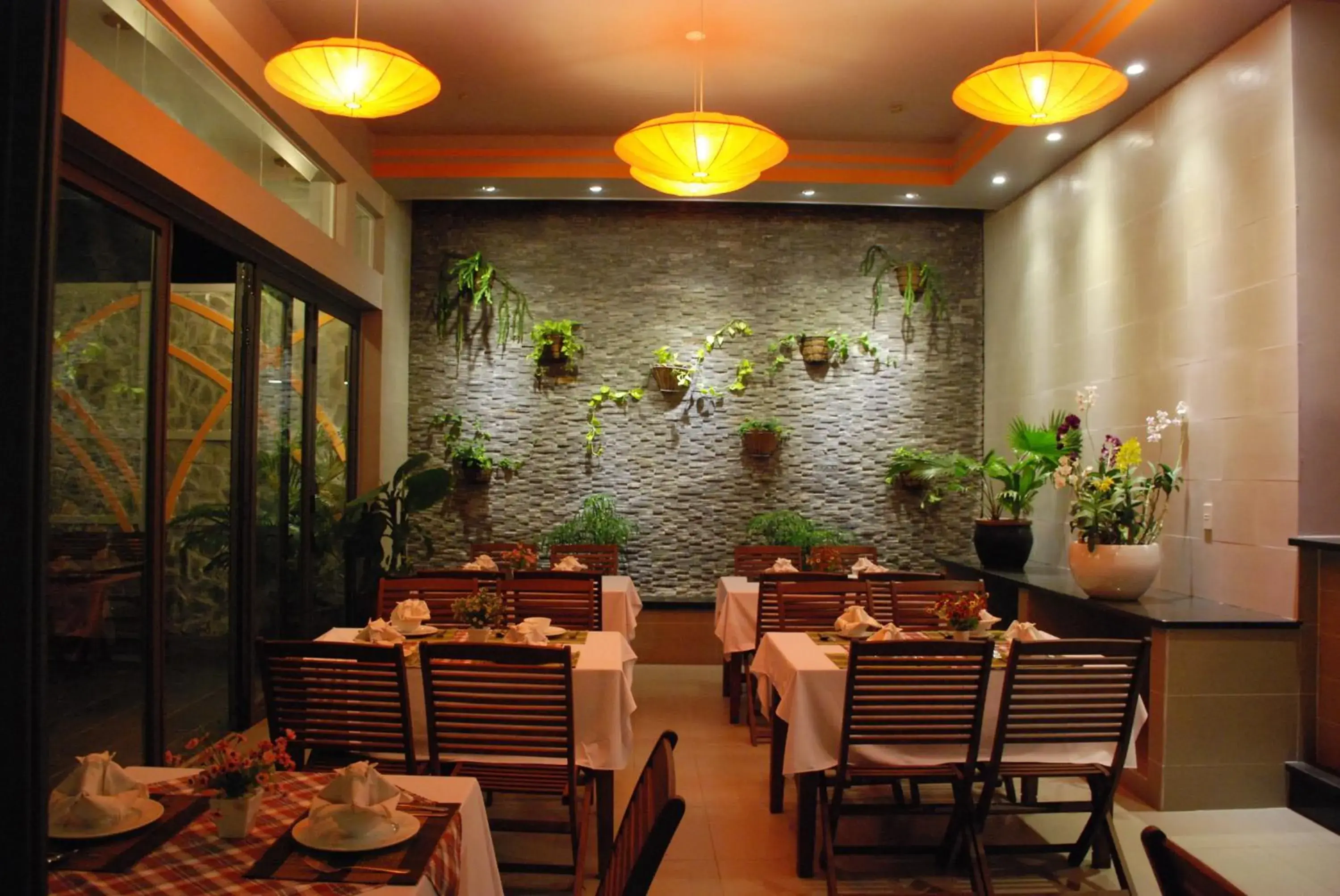 Restaurant/places to eat in Canary Beach Resort Restaurant/places to eat in Canary Beach Resort