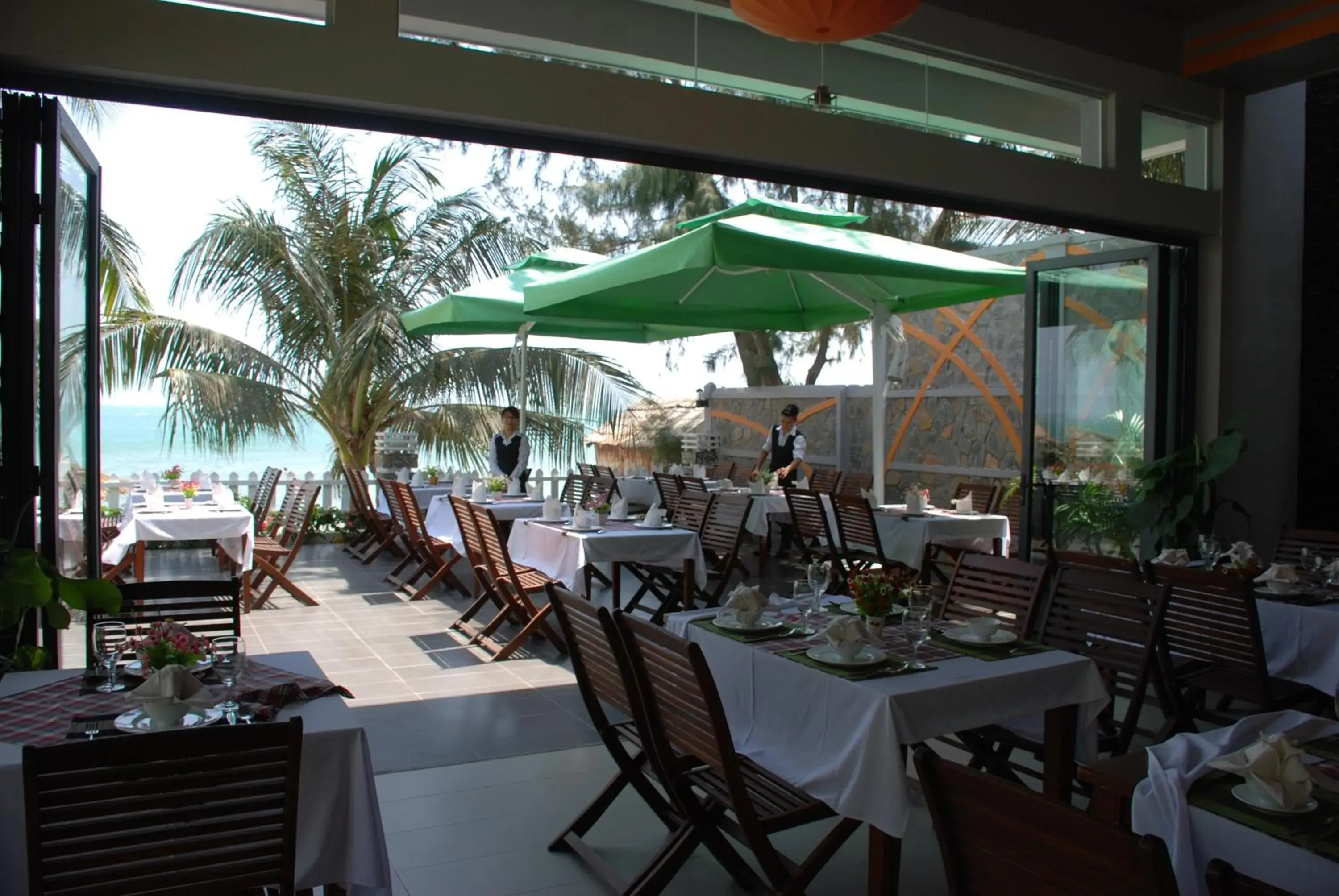 Restaurant/places to eat in Canary Beach Resort Restaurant/places to eat in Canary Beach Resort