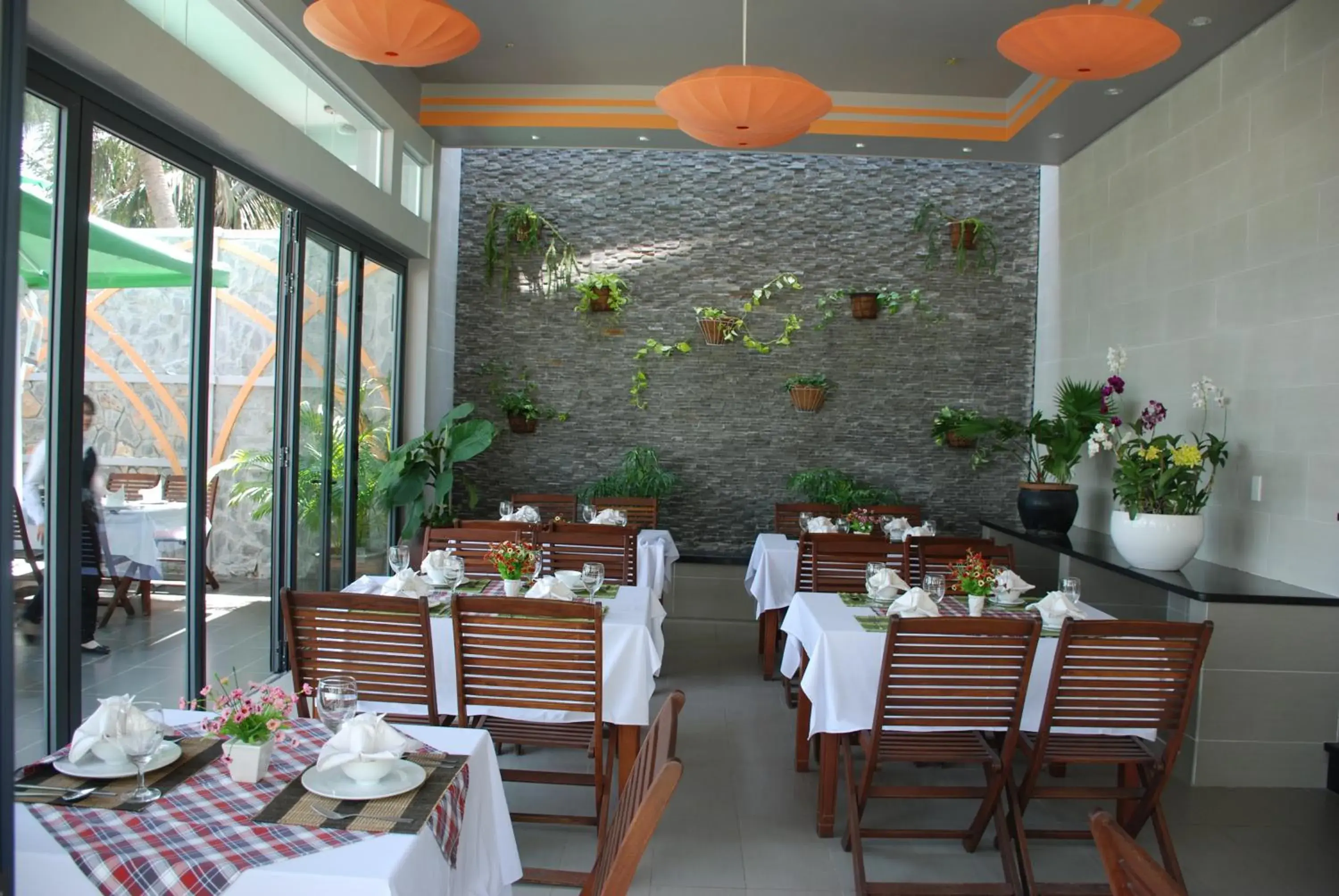 Restaurant/places to eat in Canary Beach Resort Restaurant/places to eat in Canary Beach Resort