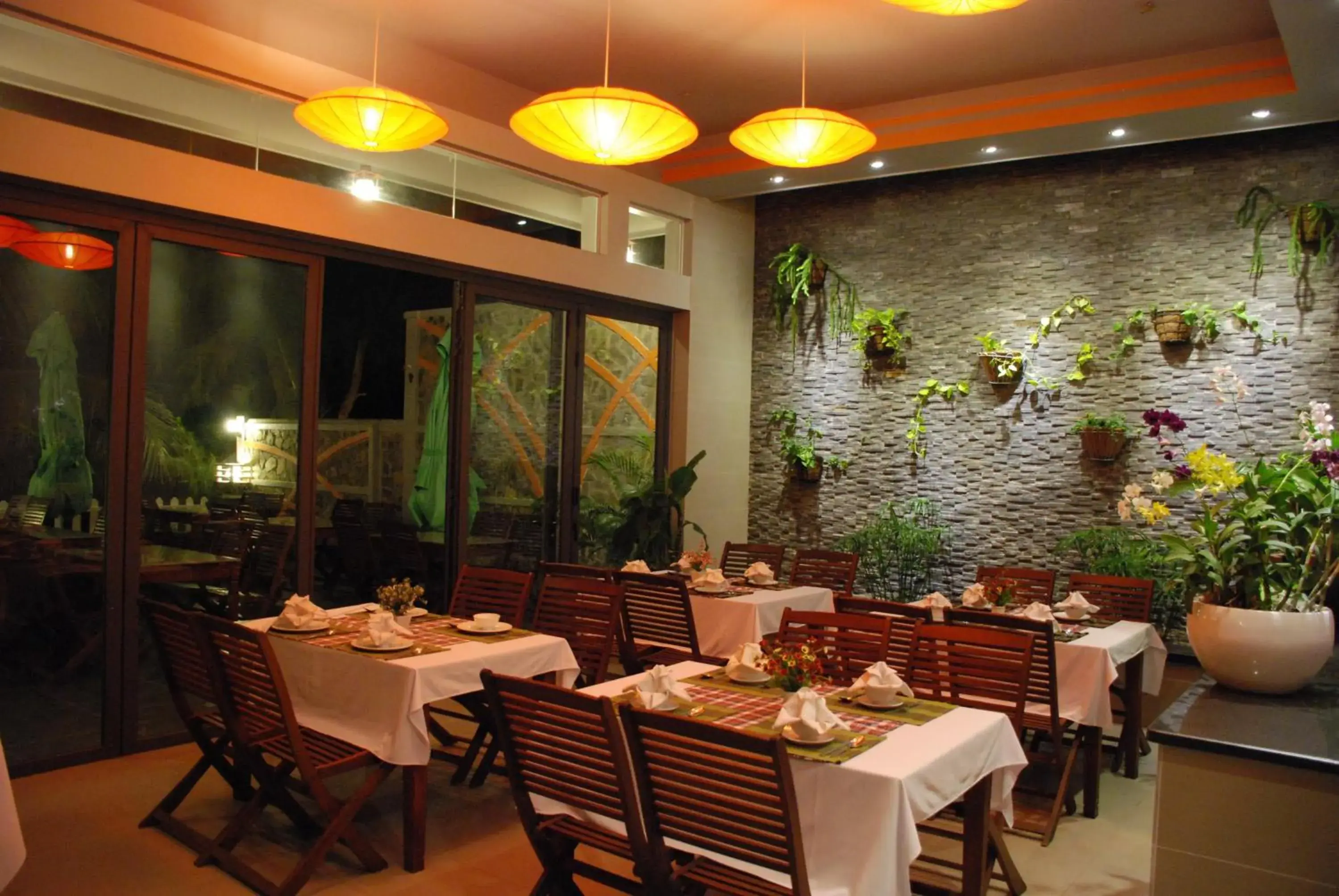 Restaurant/places to eat in Canary Beach Resort Restaurant/places to eat in Canary Beach Resort