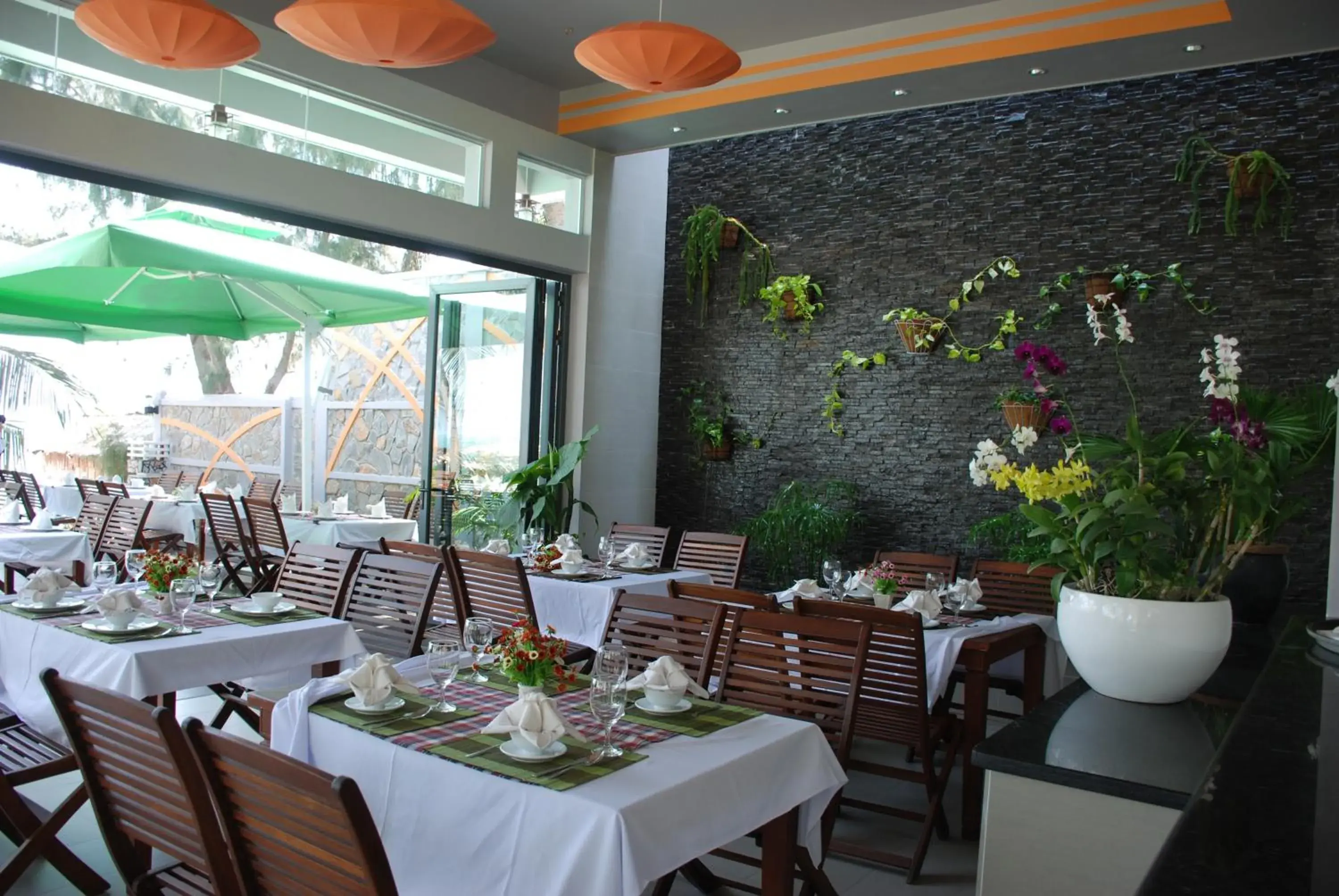 Restaurant/places to eat in Canary Beach Resort Restaurant/places to eat in Canary Beach Resort