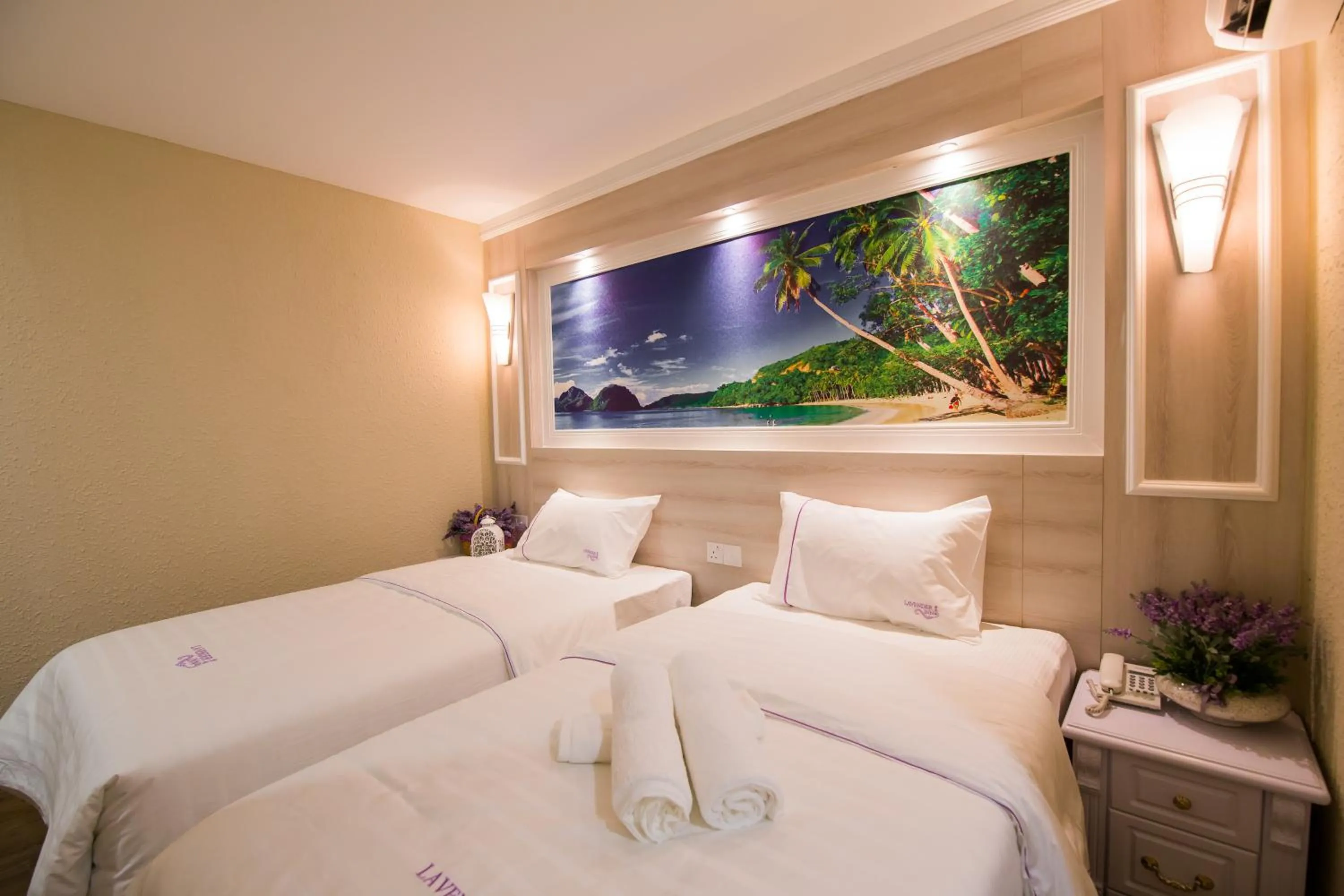 Photo of the whole room, Bed in Lavender Inn USJ