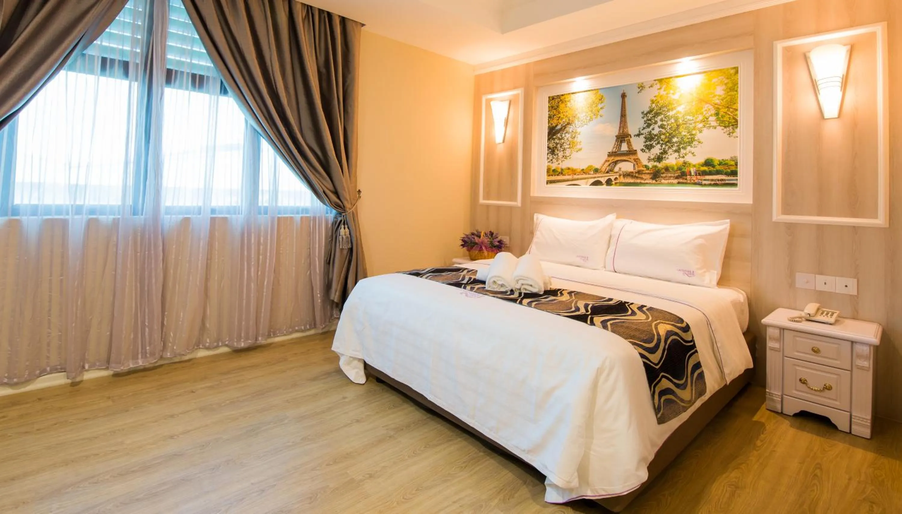 Photo of the whole room, Bed in Lavender Inn USJ