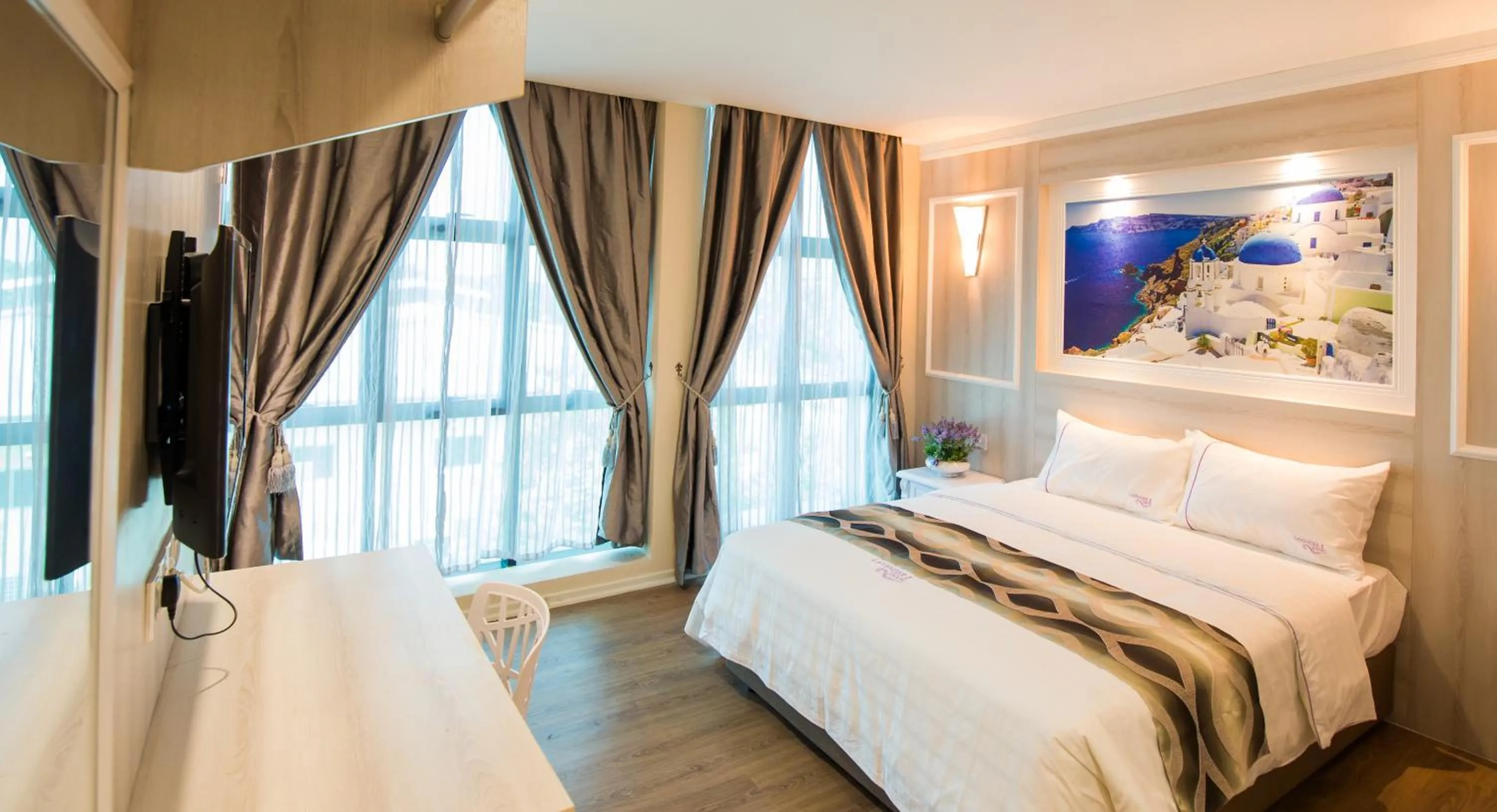 Photo of the whole room, Bed in Lavender Inn USJ