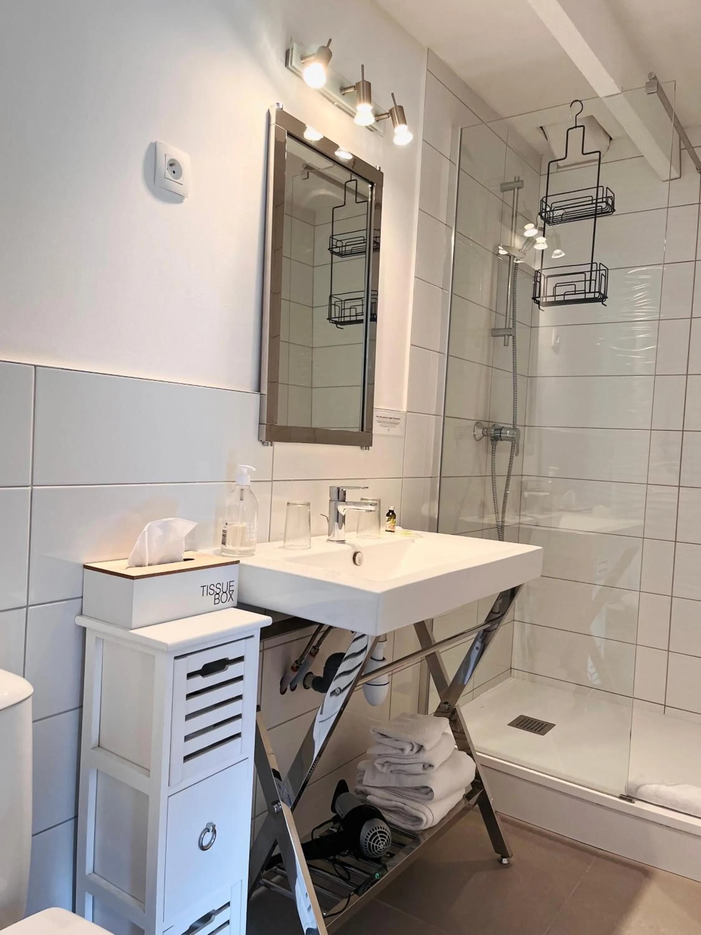 Bathroom in Hôtel Restaurant La Désirade