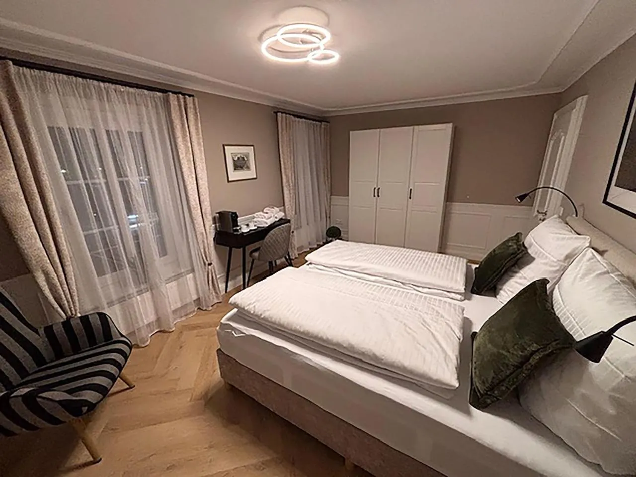 Photo of the whole room, Bed in Hotel Garni in der Breite