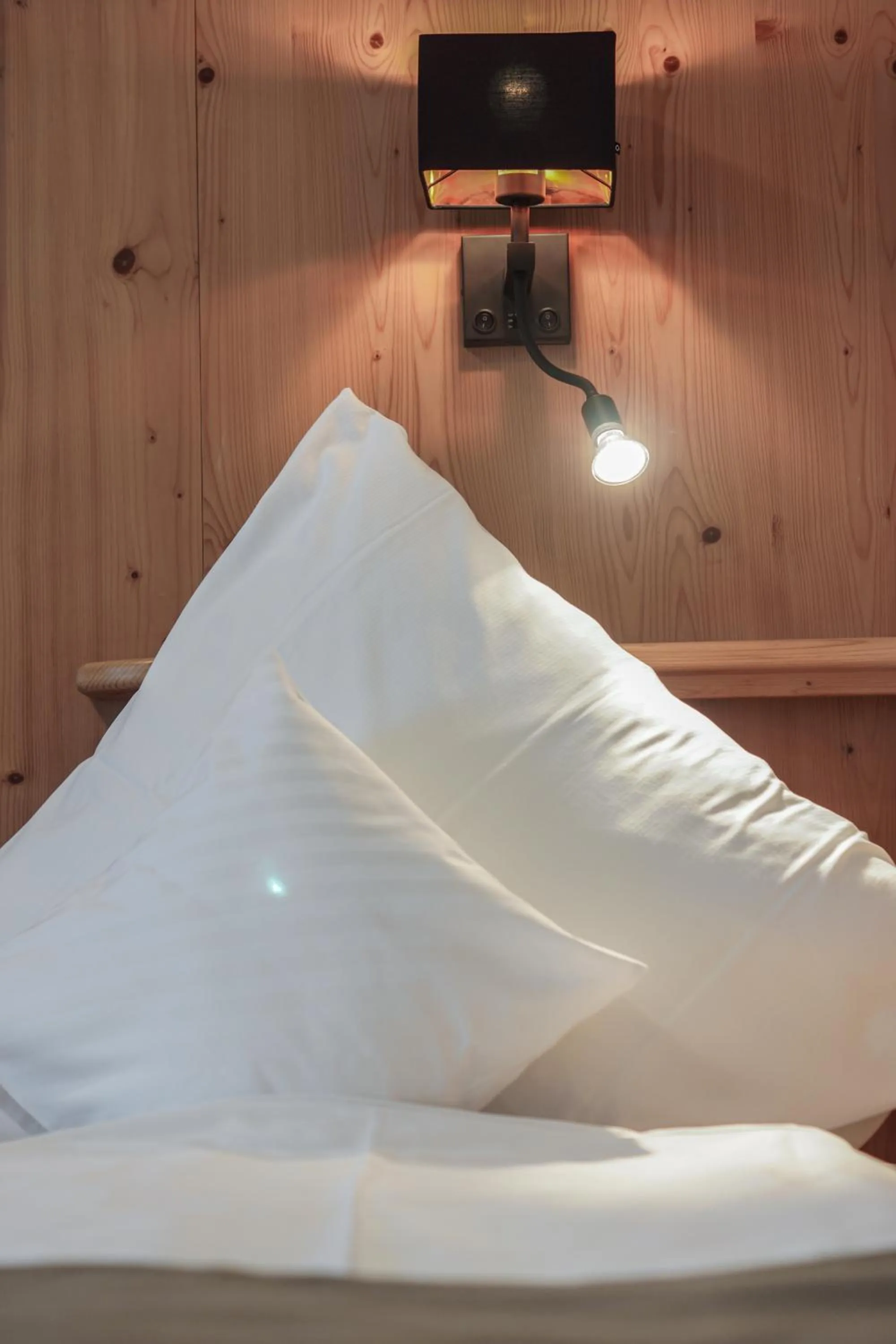 Bed in Hotel Garni in der Breite