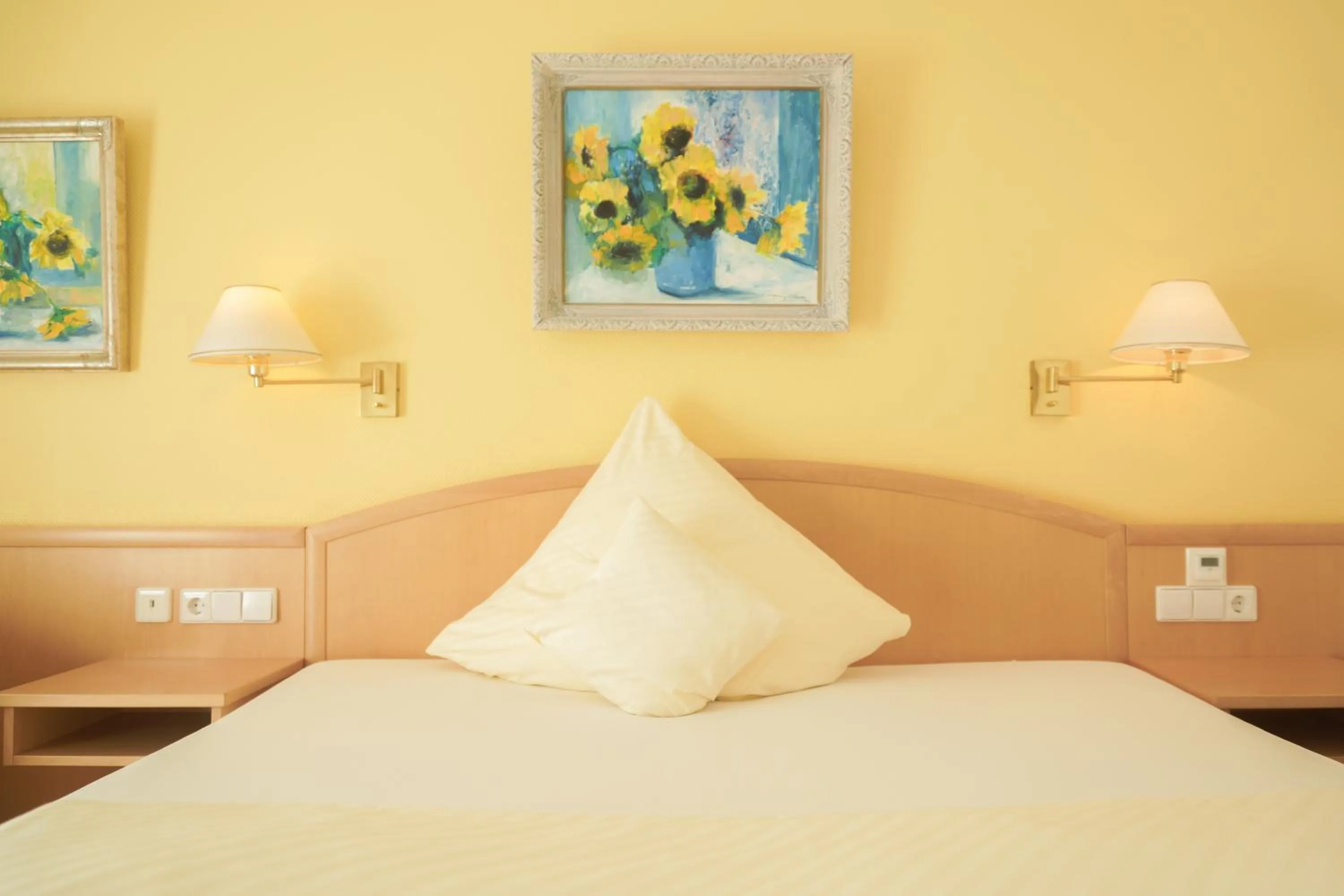 Bed in Hotel Garni in der Breite