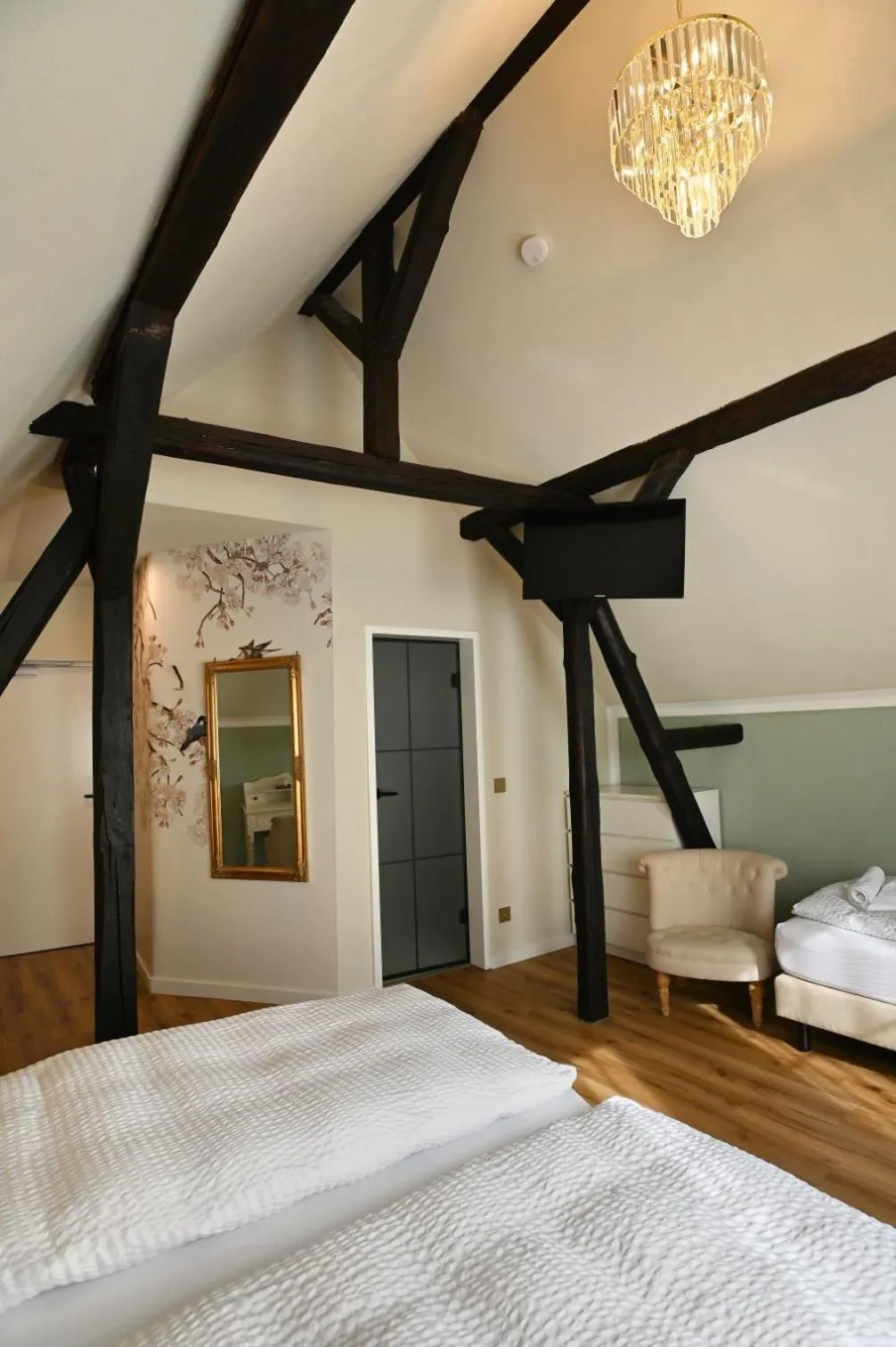 Bathroom, Bed in Hotel Zehnthof