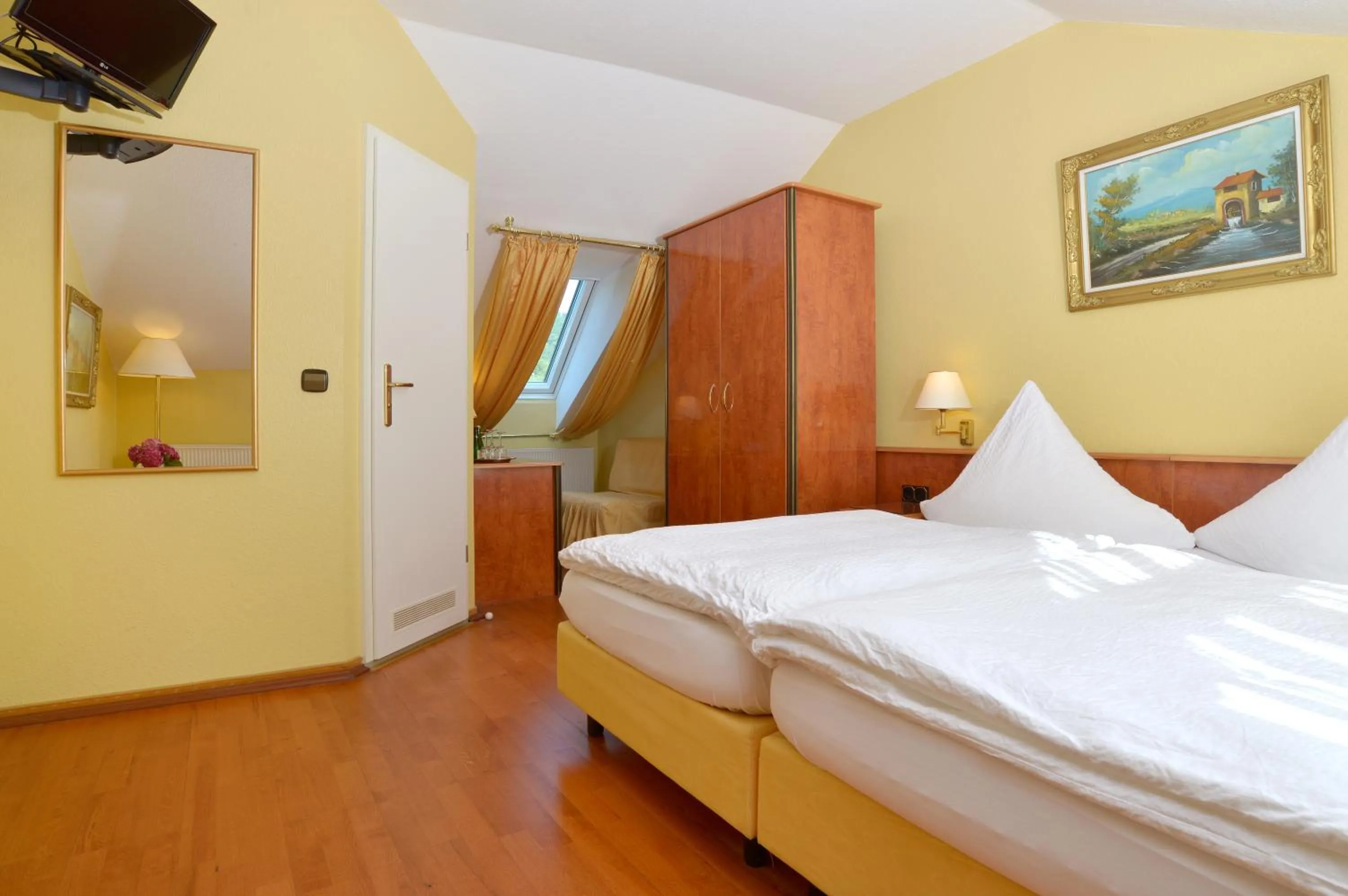 Photo of the whole room, Bed in Hotel Zehnthof