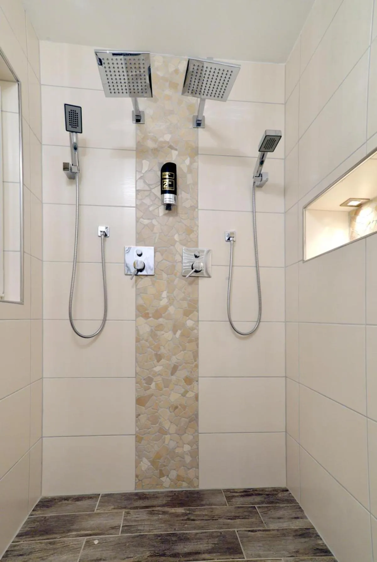 Shower in Hotel Zehnthof