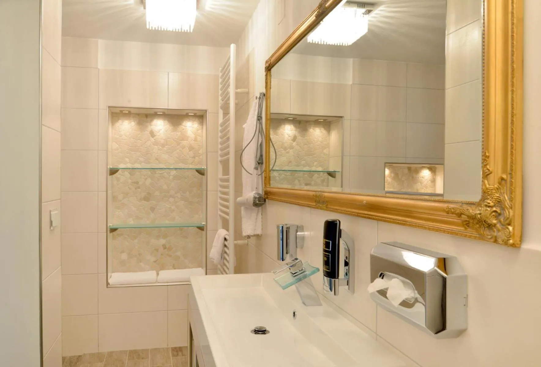 Bathroom in Hotel Zehnthof