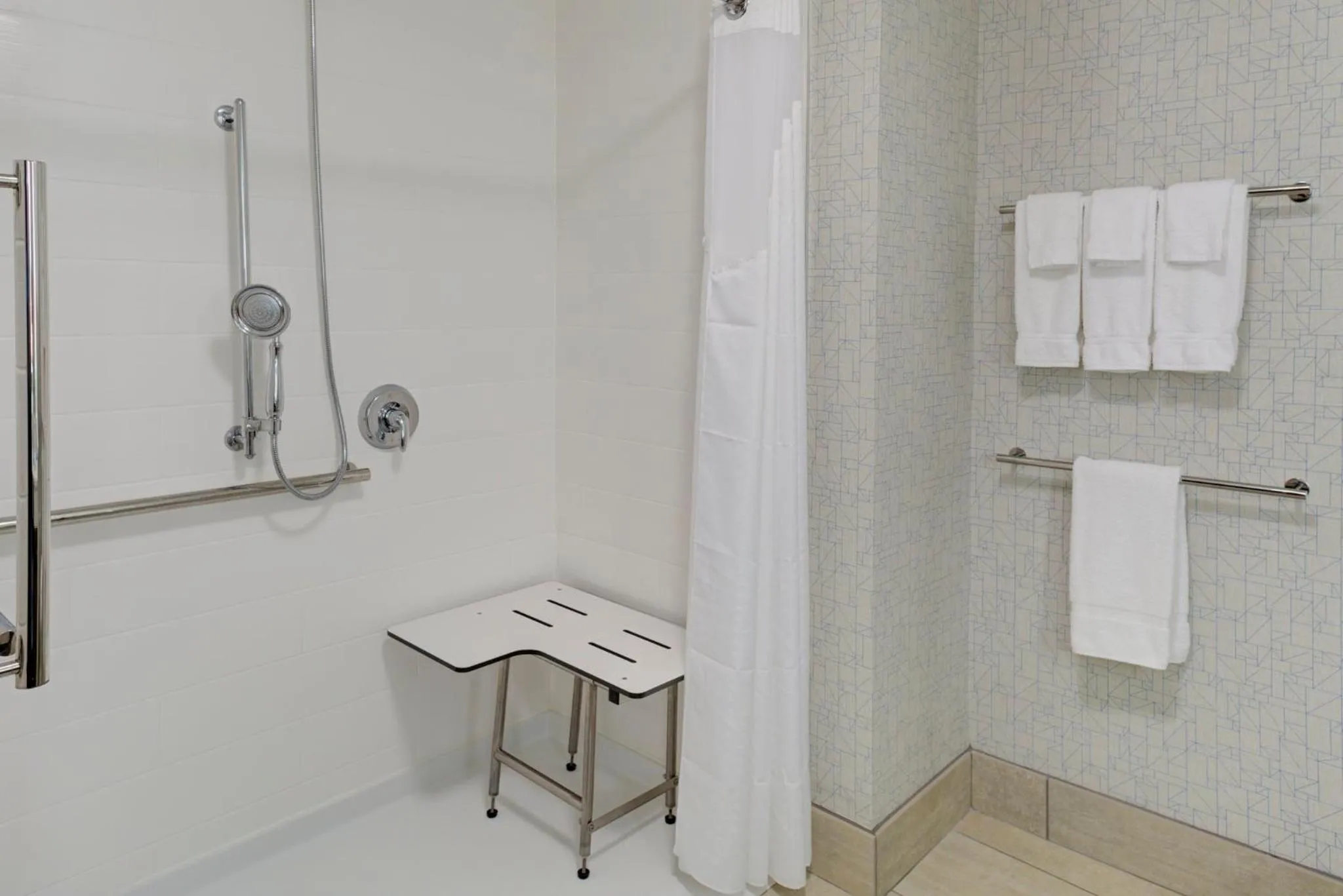 Bathroom in Holiday Inn Express & Suites - King George - Dahlgren by IHG