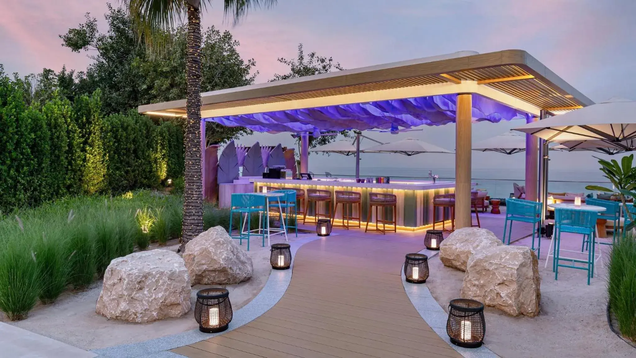 Lounge or bar in InterContinental Fujairah Resort by IHG Lounge or bar in InterContinental Fujairah Resort by IHG