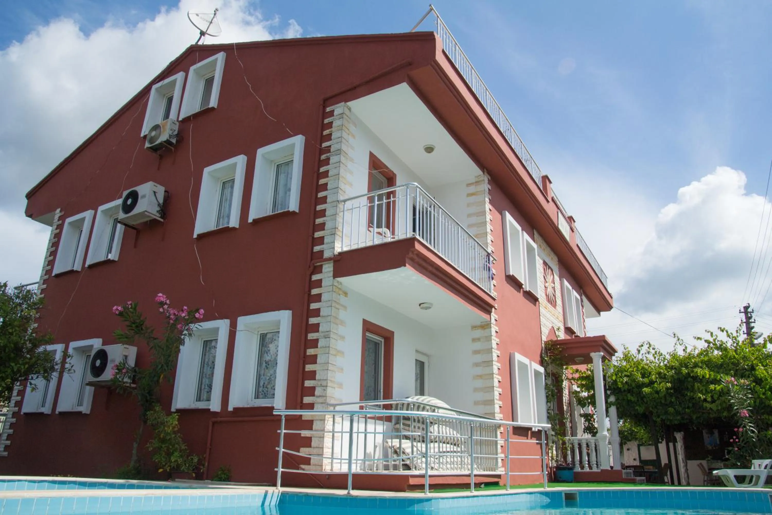 Facade/entrance in Yakut Apart Hotel