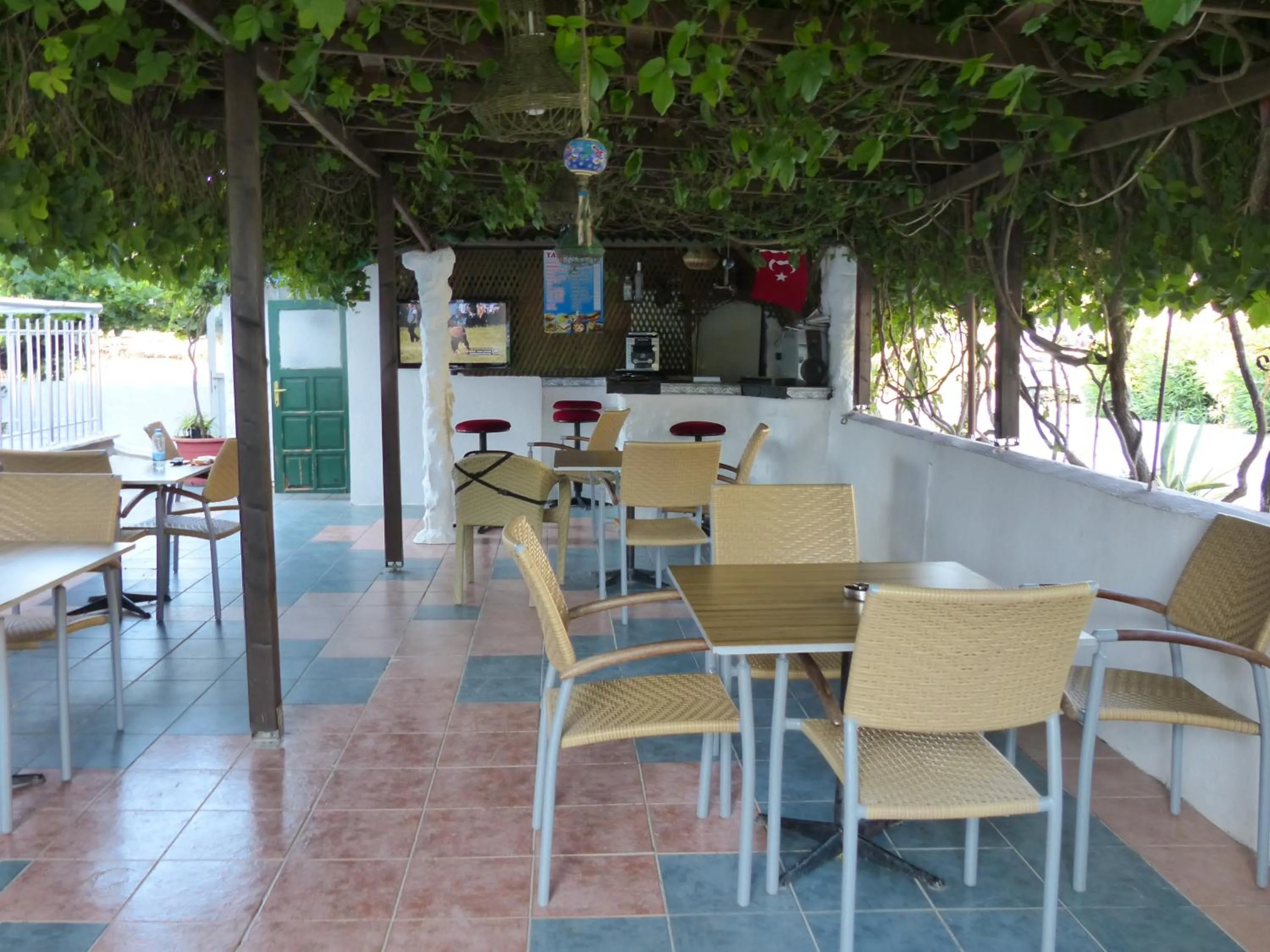 Garden in Yakut Apart Hotel