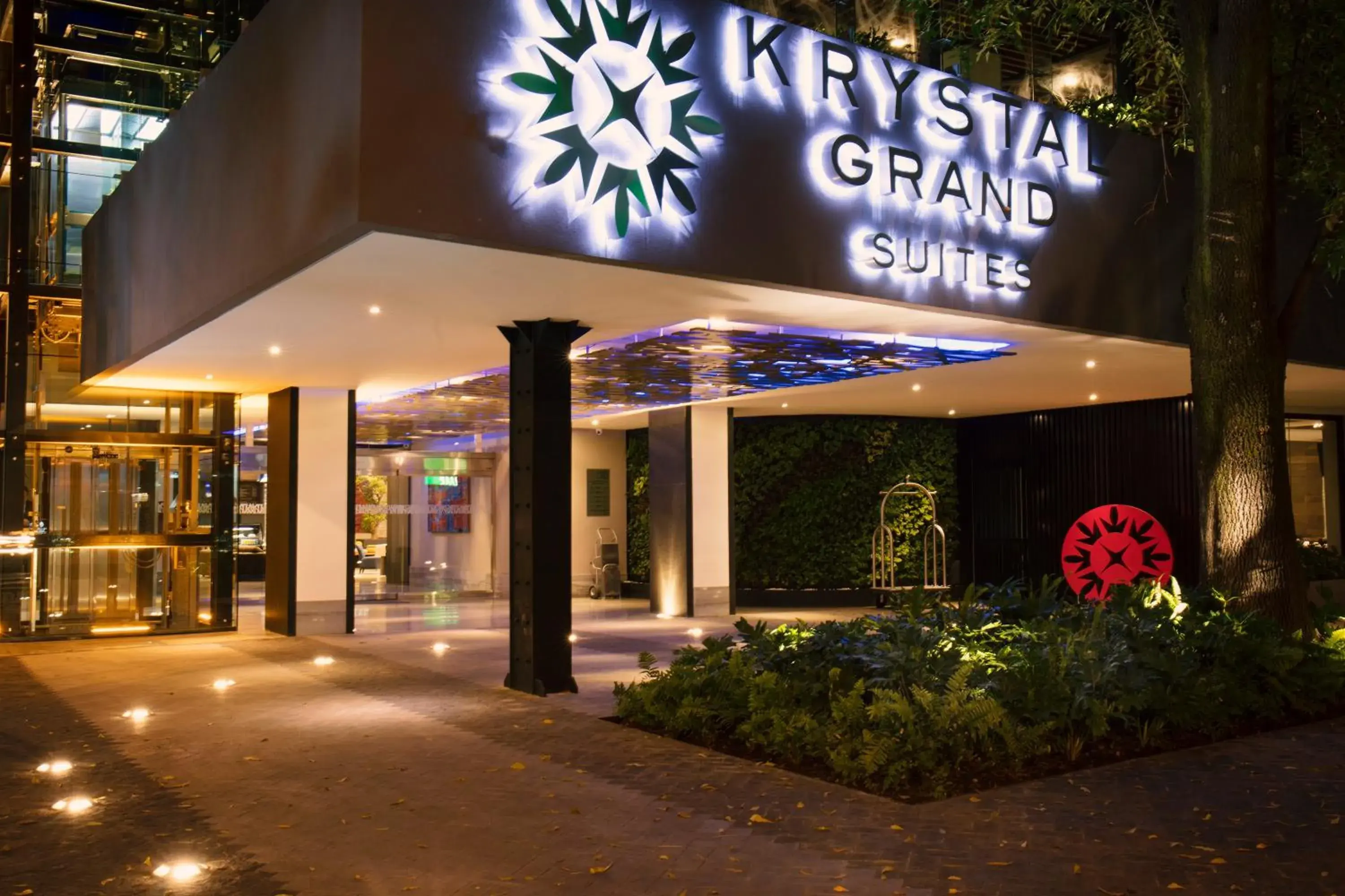 Facade/entrance in Krystal Grand Suites Insurgentes Facade/entrance in Krystal Grand Suites Insurgentes