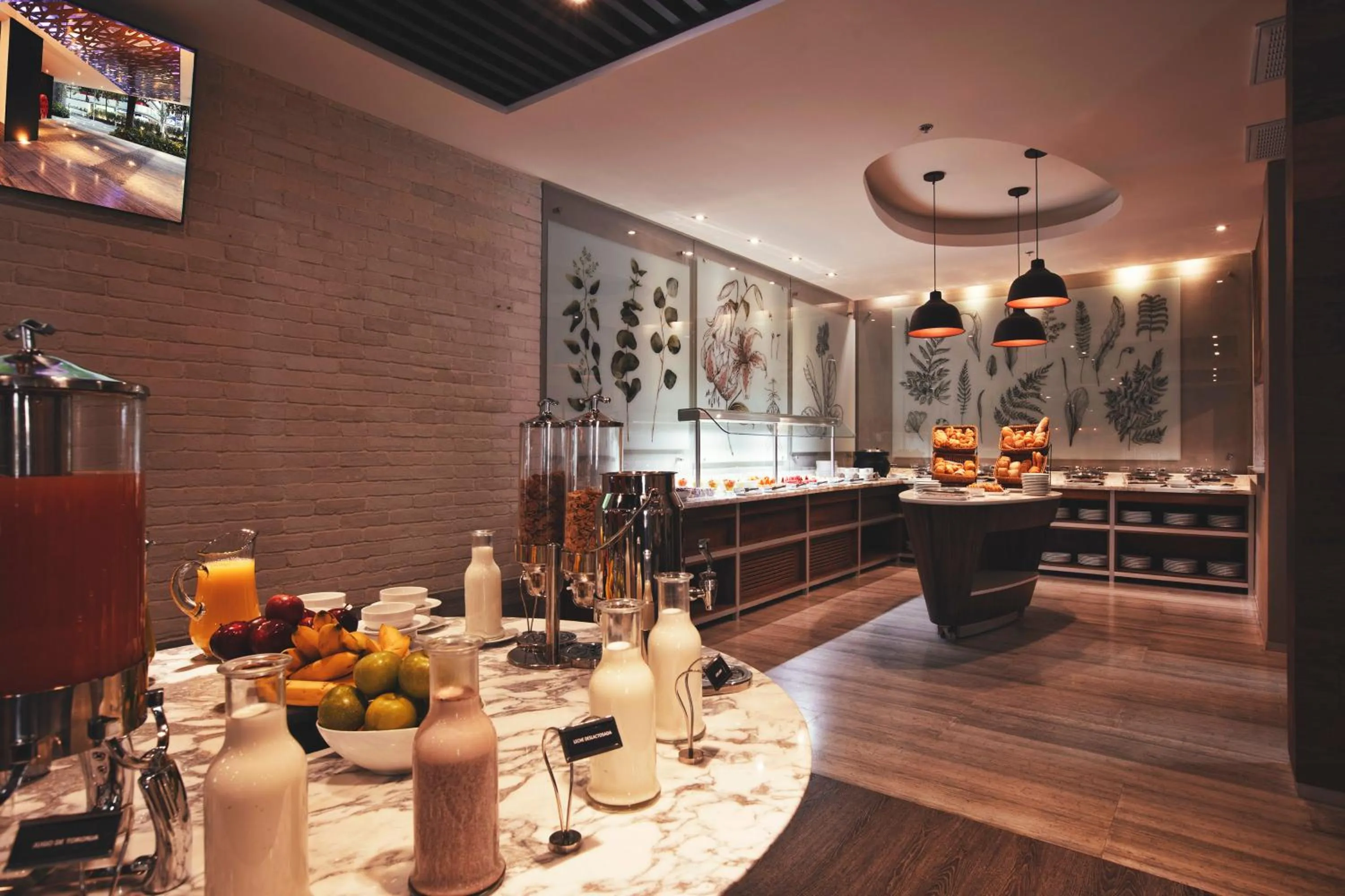 Restaurant/places to eat in Krystal Grand Suites Insurgentes