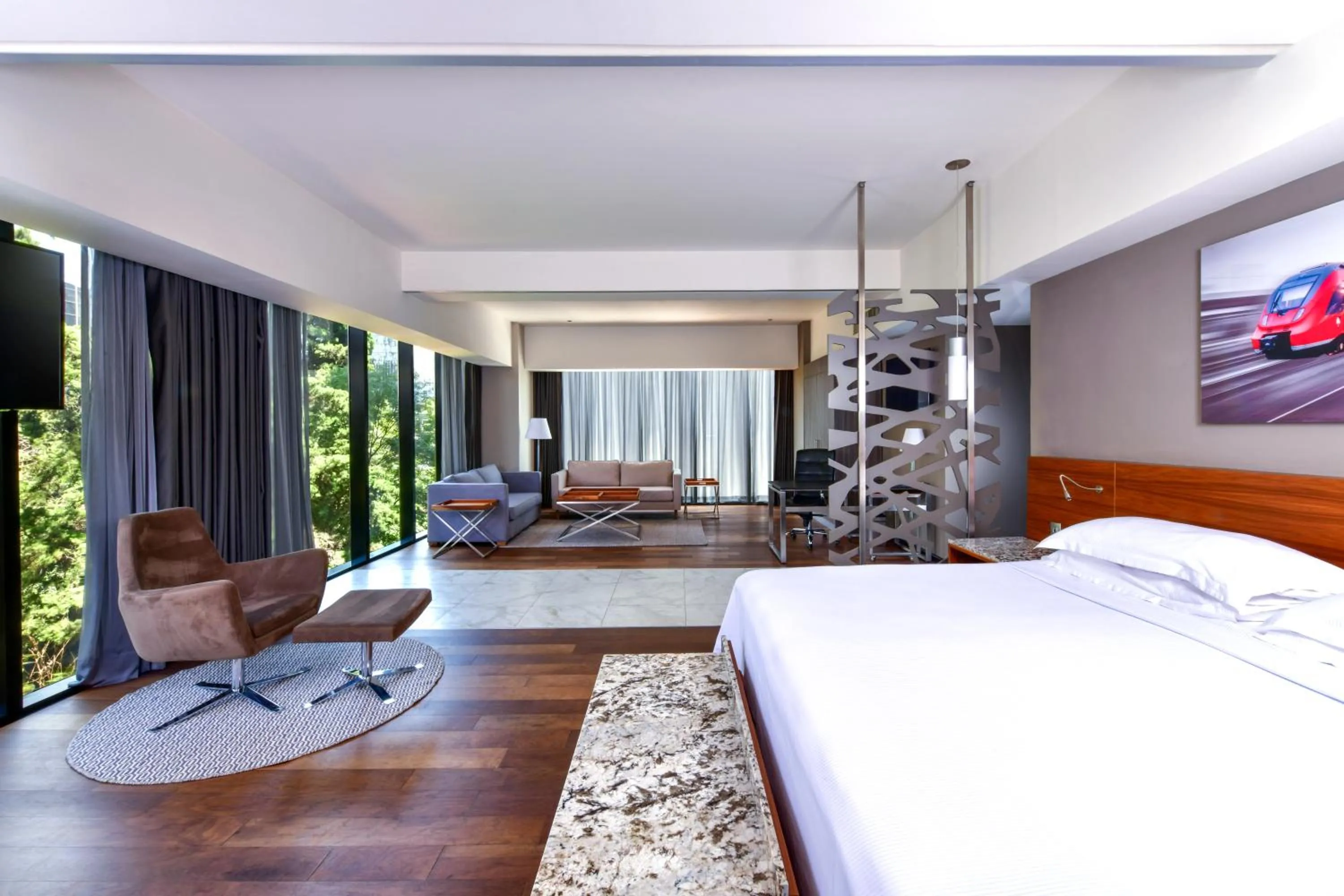 Photo of the whole room, Bed in Krystal Grand Suites Insurgentes