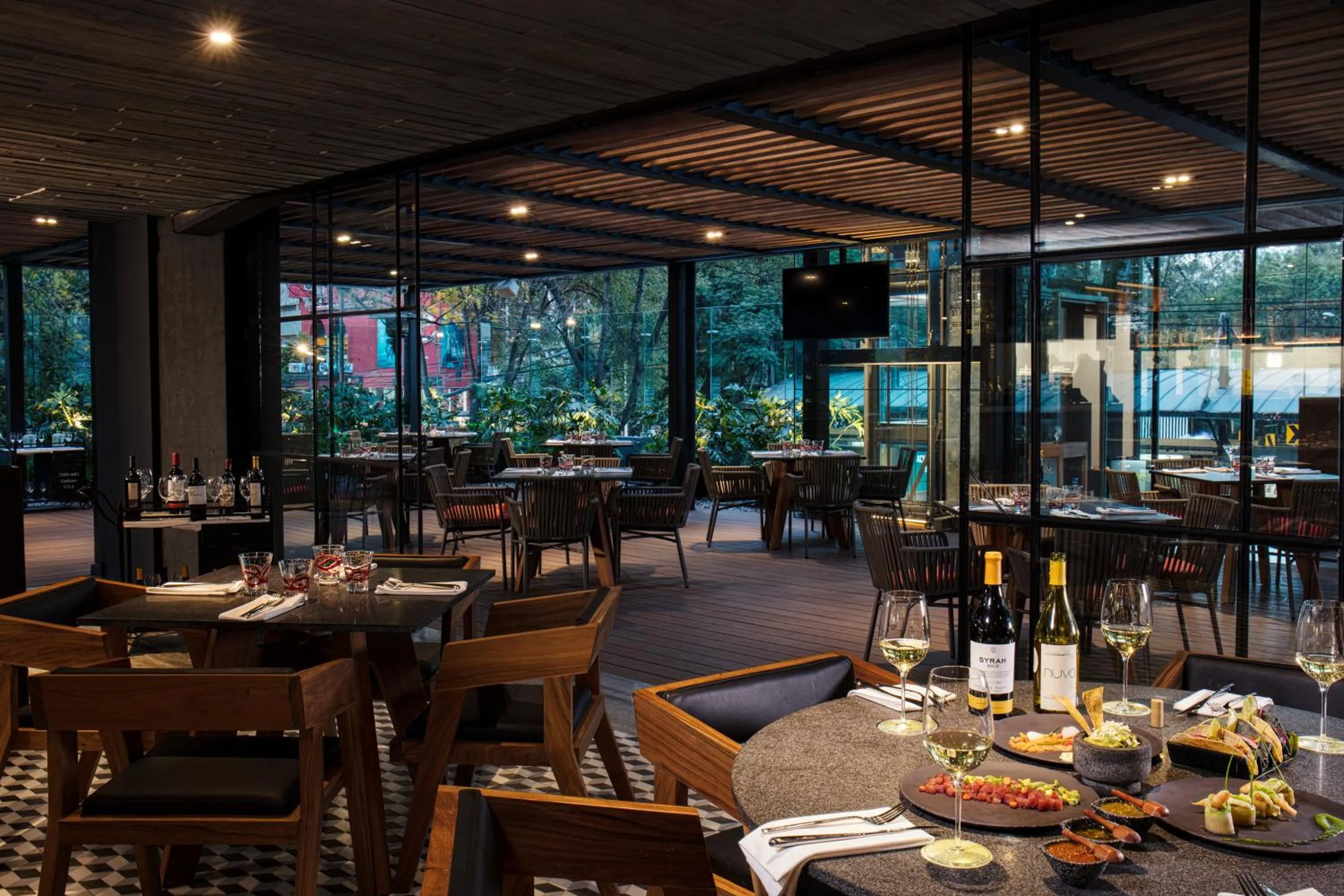 Restaurant/places to eat in Krystal Grand Suites Insurgentes