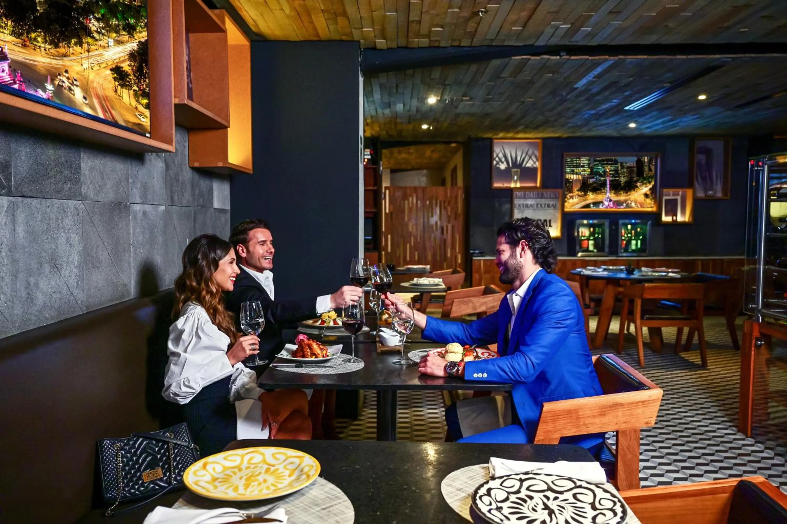 Restaurant/places to eat in Krystal Grand Suites Insurgentes