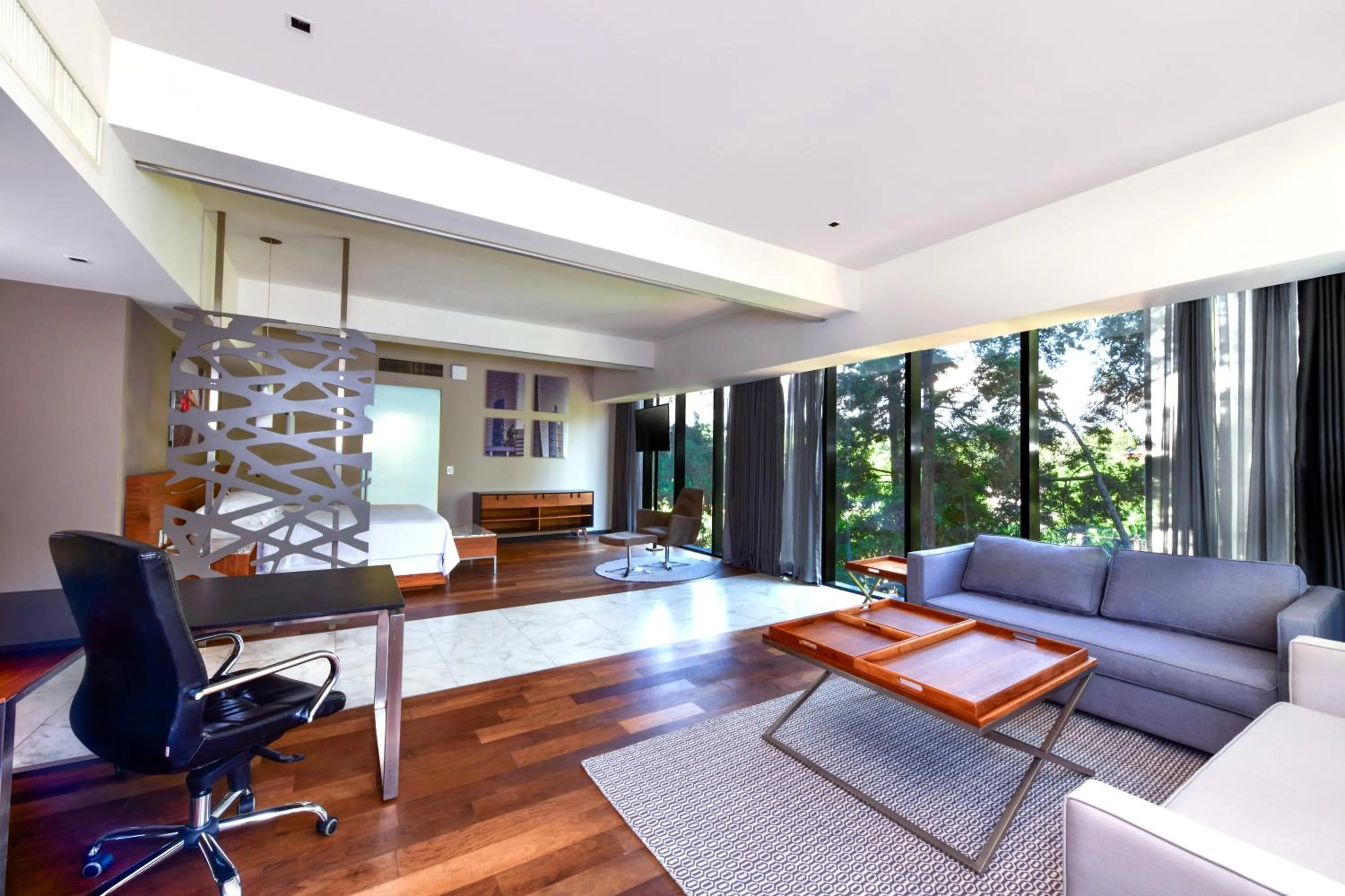 Photo of the whole room in Krystal Grand Suites Insurgentes