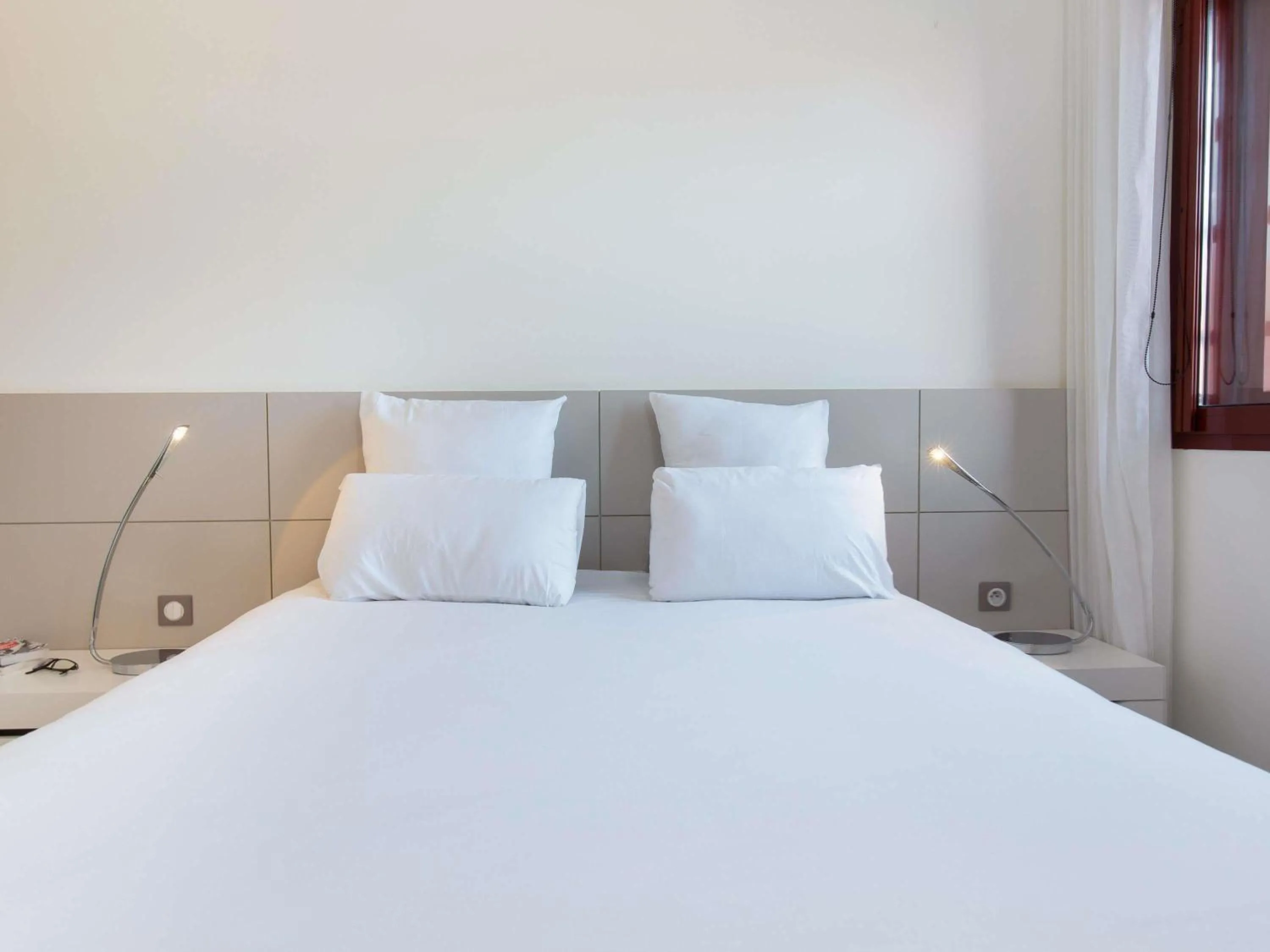Bedroom, Bed in Novotel Suites Perpignan Centre - Grandes Suites & Confort Centre-Ville