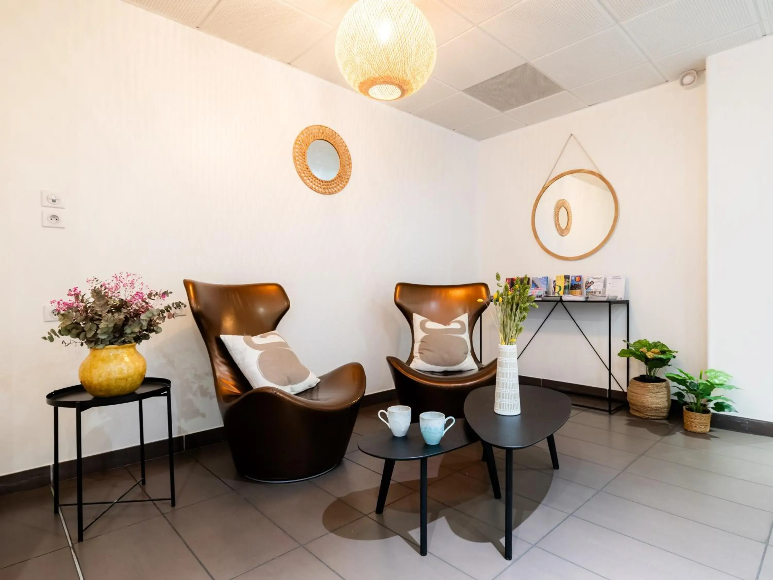 Lobby or reception in Novotel Suites Perpignan Centre - Grandes Suites & Confort Centre-Ville Lobby or reception in Novotel Suites Perpignan Centre - Grandes Suites & Confort Centre-Ville