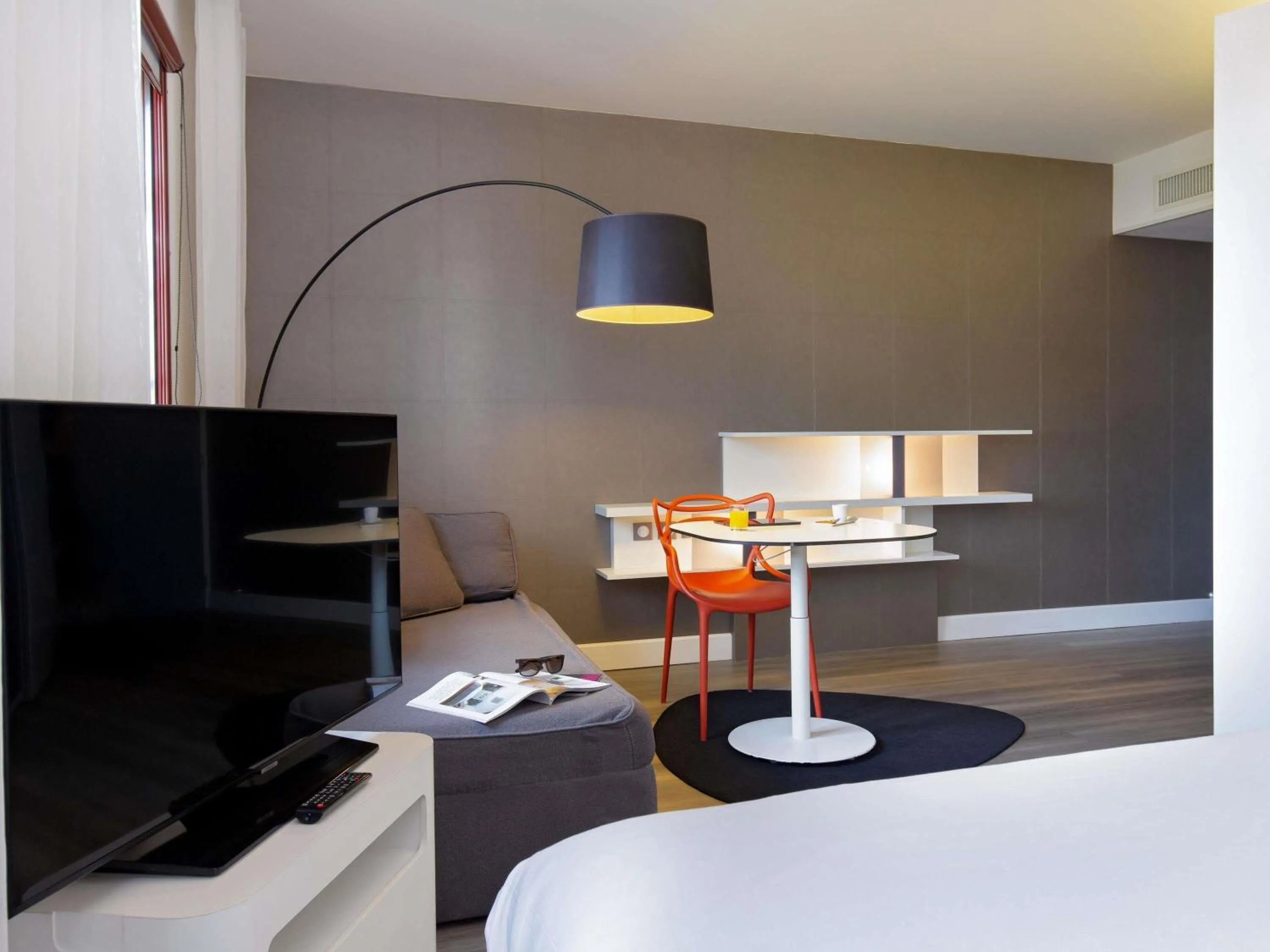Bedroom, Bed in Novotel Suites Perpignan Centre - Grandes Suites & Confort Centre-Ville