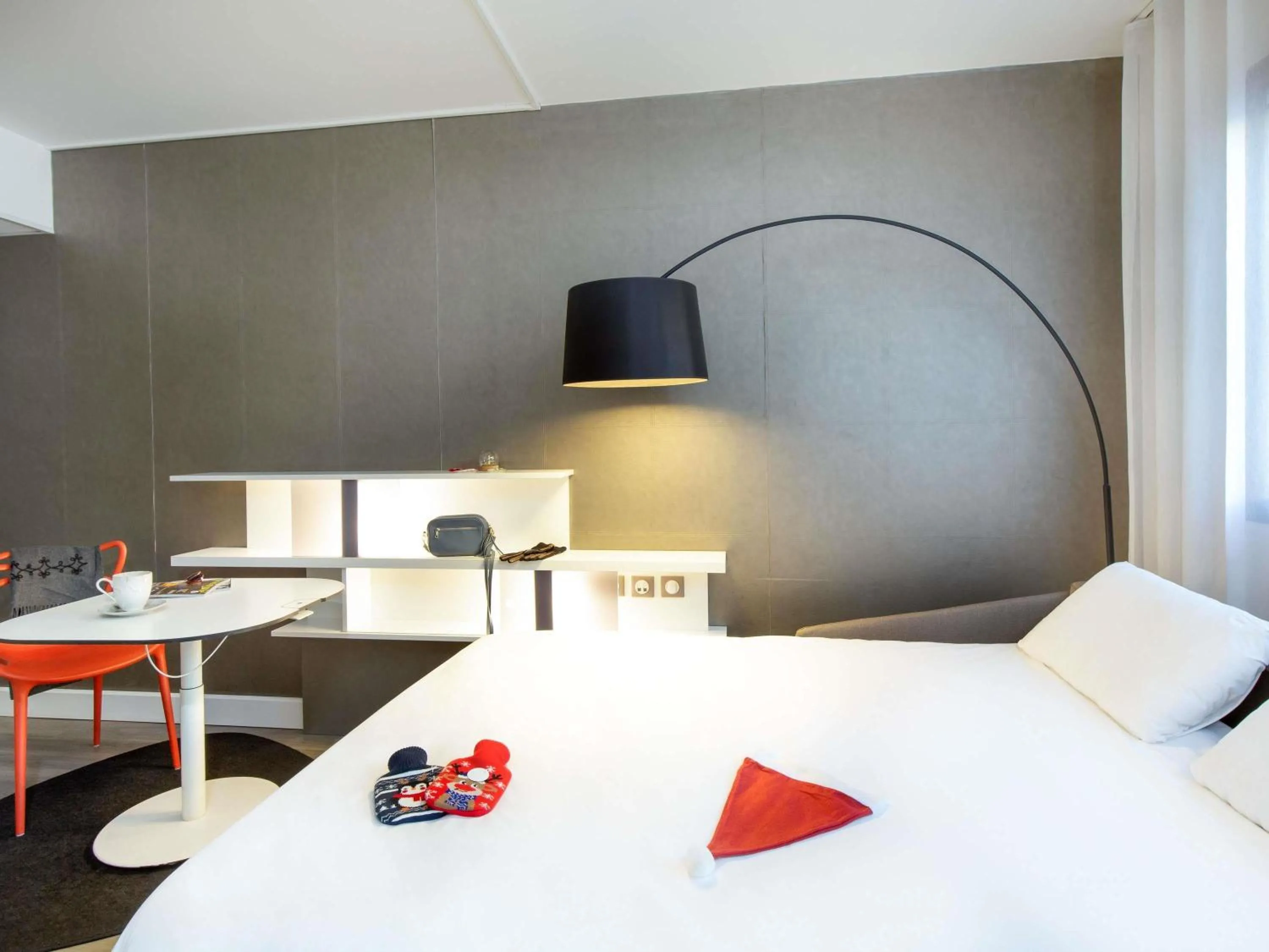 Bedroom, Bed in Novotel Suites Perpignan Centre - Grandes Suites & Confort Centre-Ville