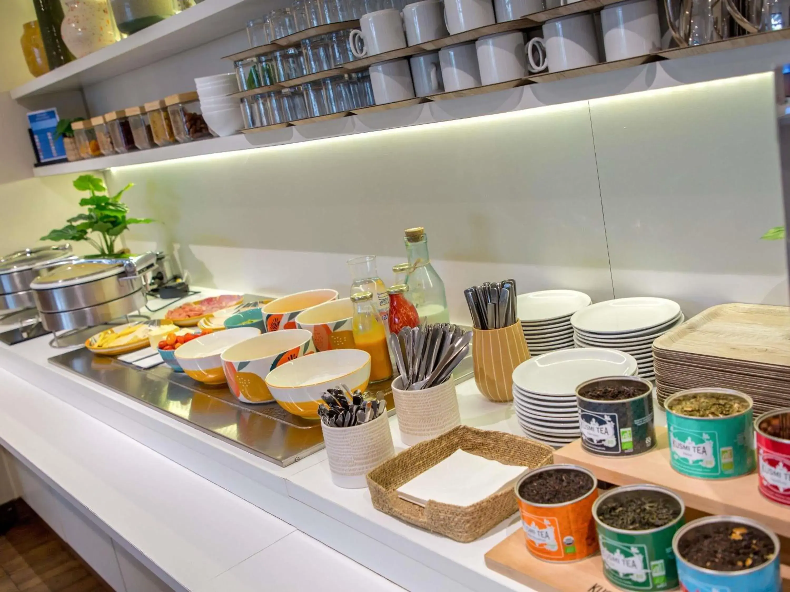 Breakfast in Novotel Suites Perpignan Centre - Grandes Suites & Confort Centre-Ville Breakfast in Novotel Suites Perpignan Centre - Grandes Suites & Confort Centre-Ville