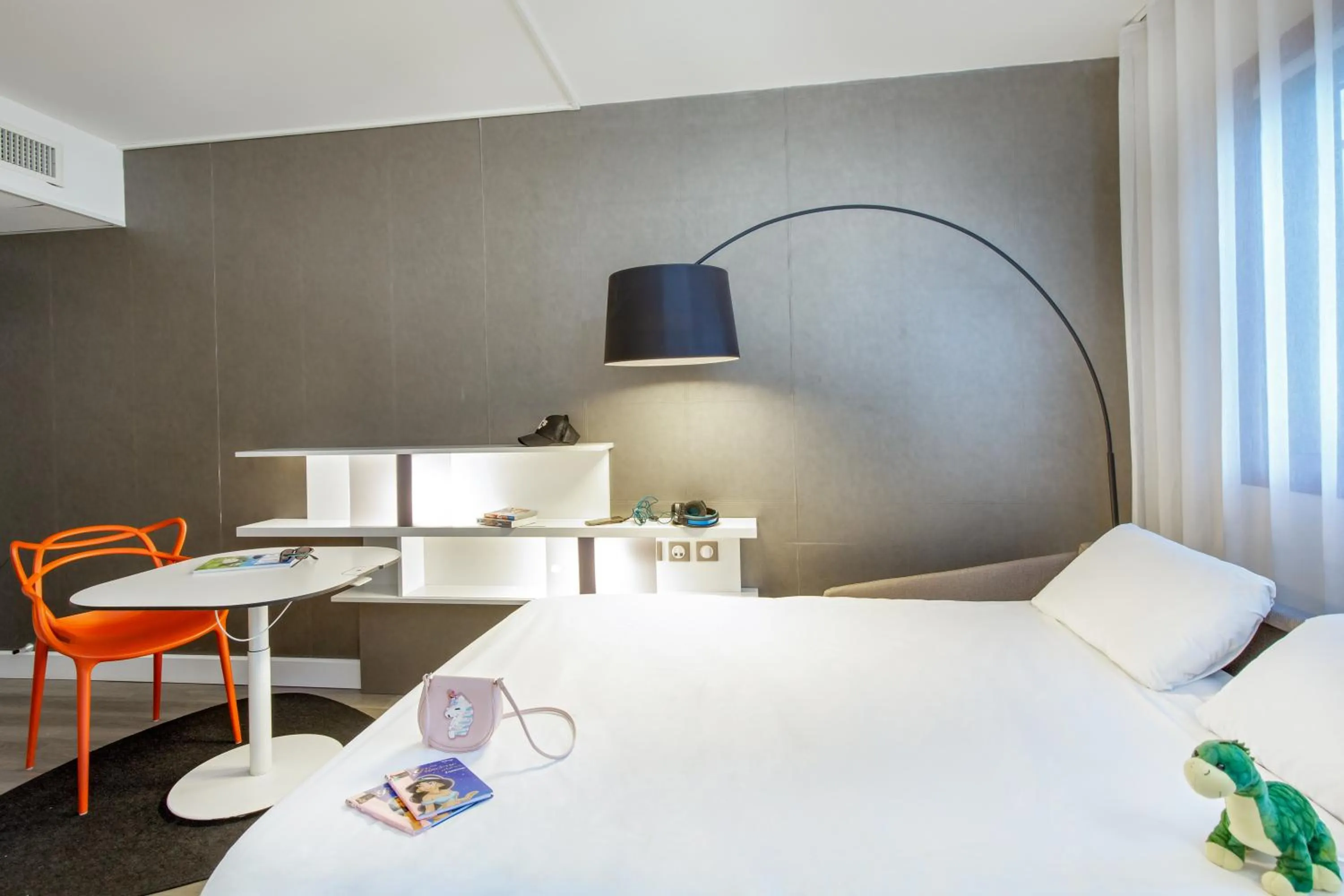 Decorative detail, Bed in Novotel Suites Perpignan Centre - Grandes Suites & Confort Centre-Ville