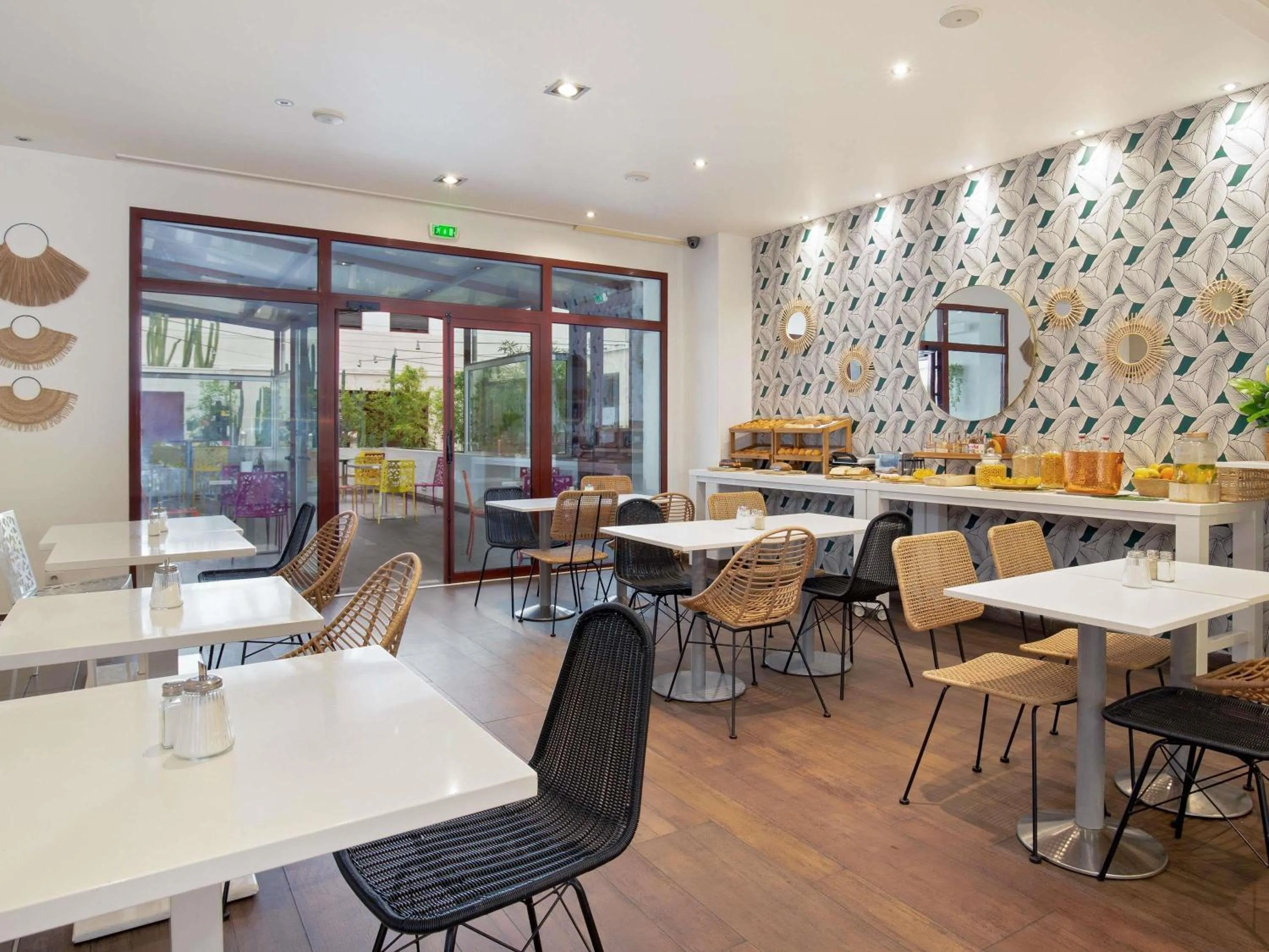 Breakfast in Novotel Suites Perpignan Centre - Grandes Suites & Confort Centre-Ville