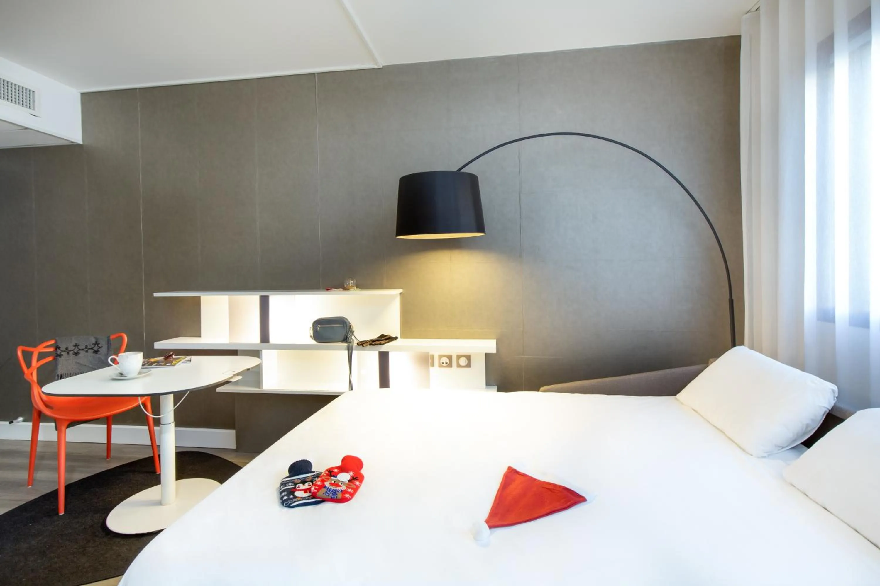 Decorative detail, Bed in Novotel Suites Perpignan Centre - Grandes Suites & Confort Centre-Ville