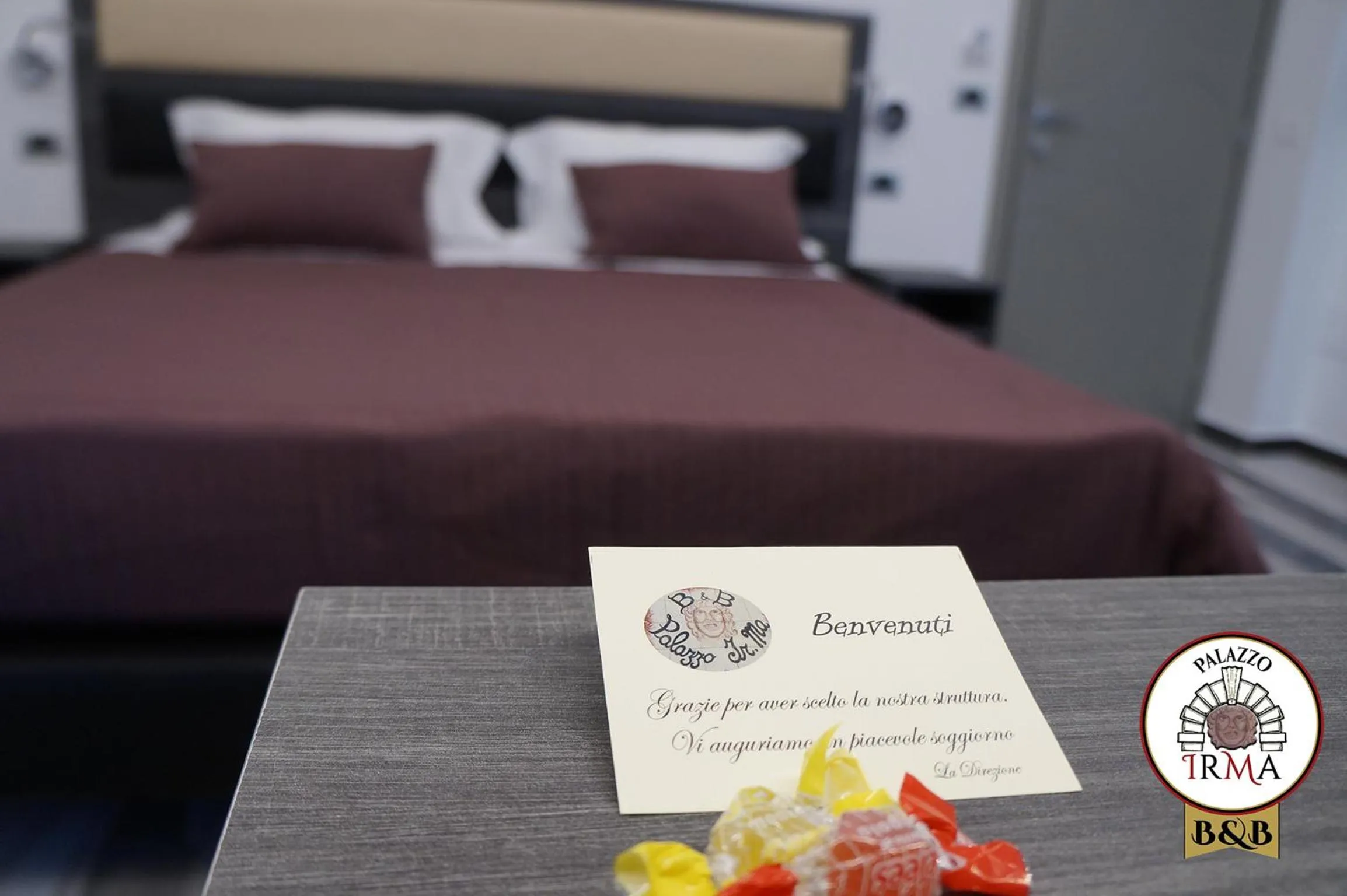 Bed in Palazzo IrMa - Hotel - B&B Luxury