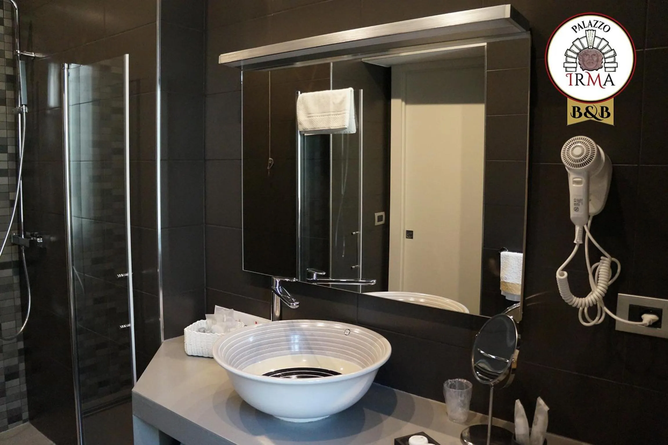 Shower in Palazzo IrMa - Hotel - B&B Luxury