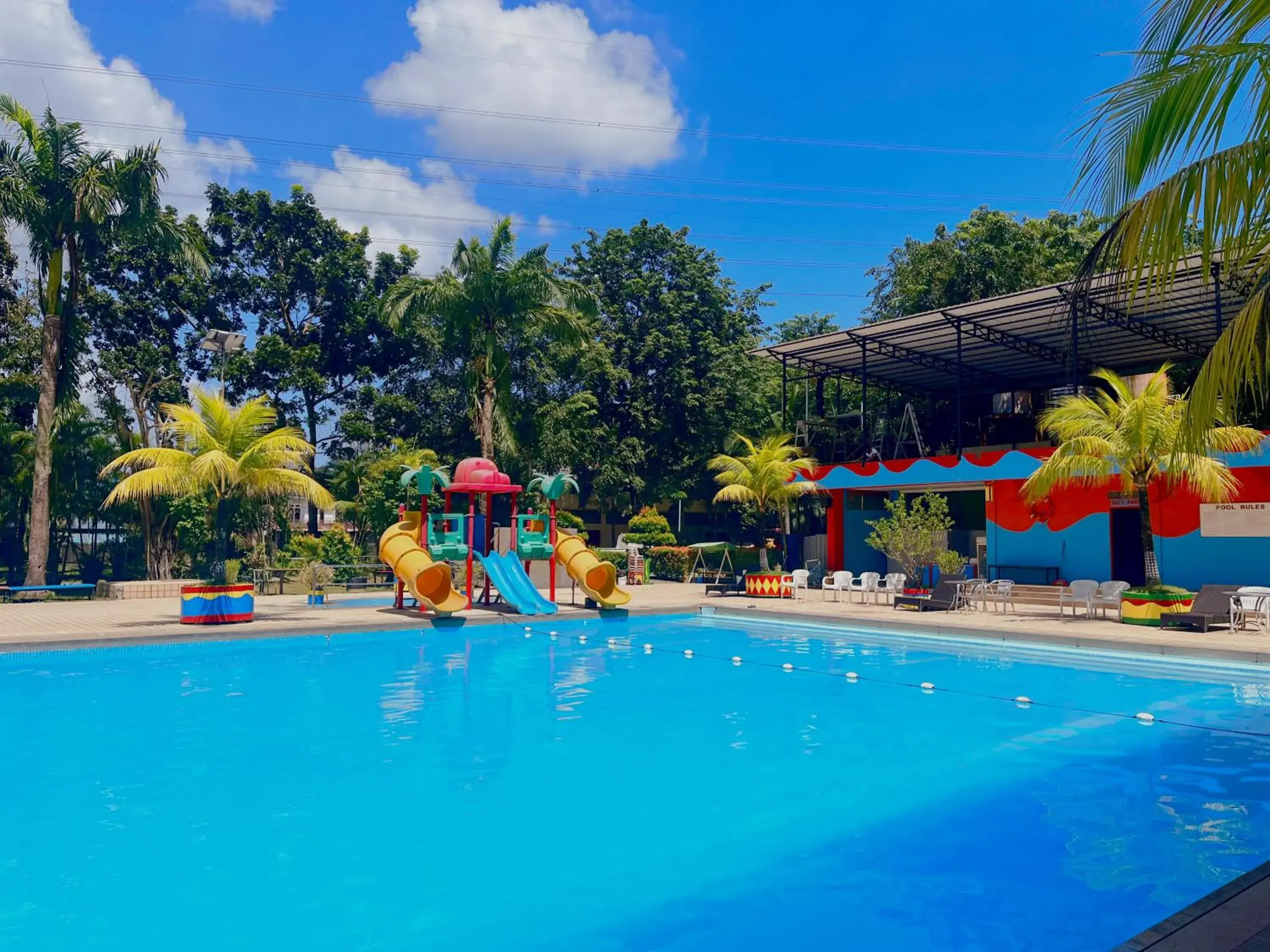 Swimming pool in Golden View Hotel Swimming pool in Golden View Hotel