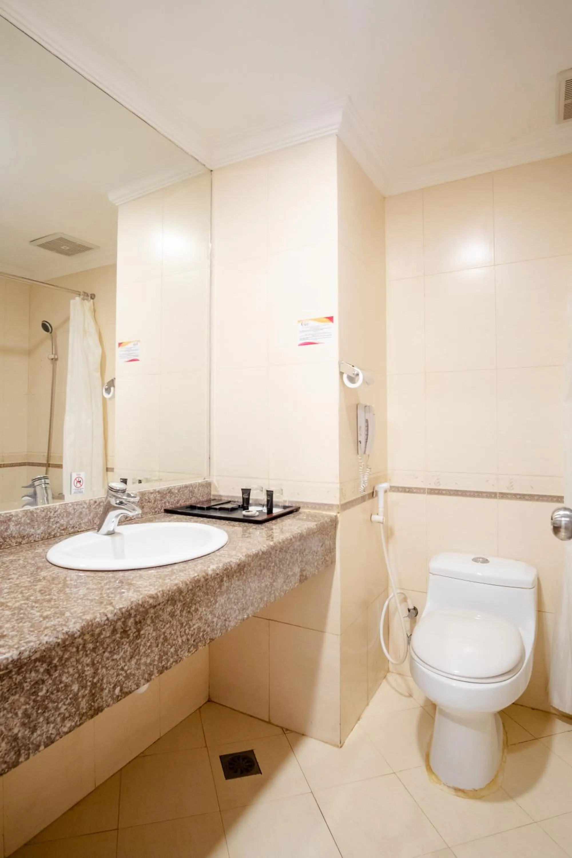 Bathroom in Golden View Hotel