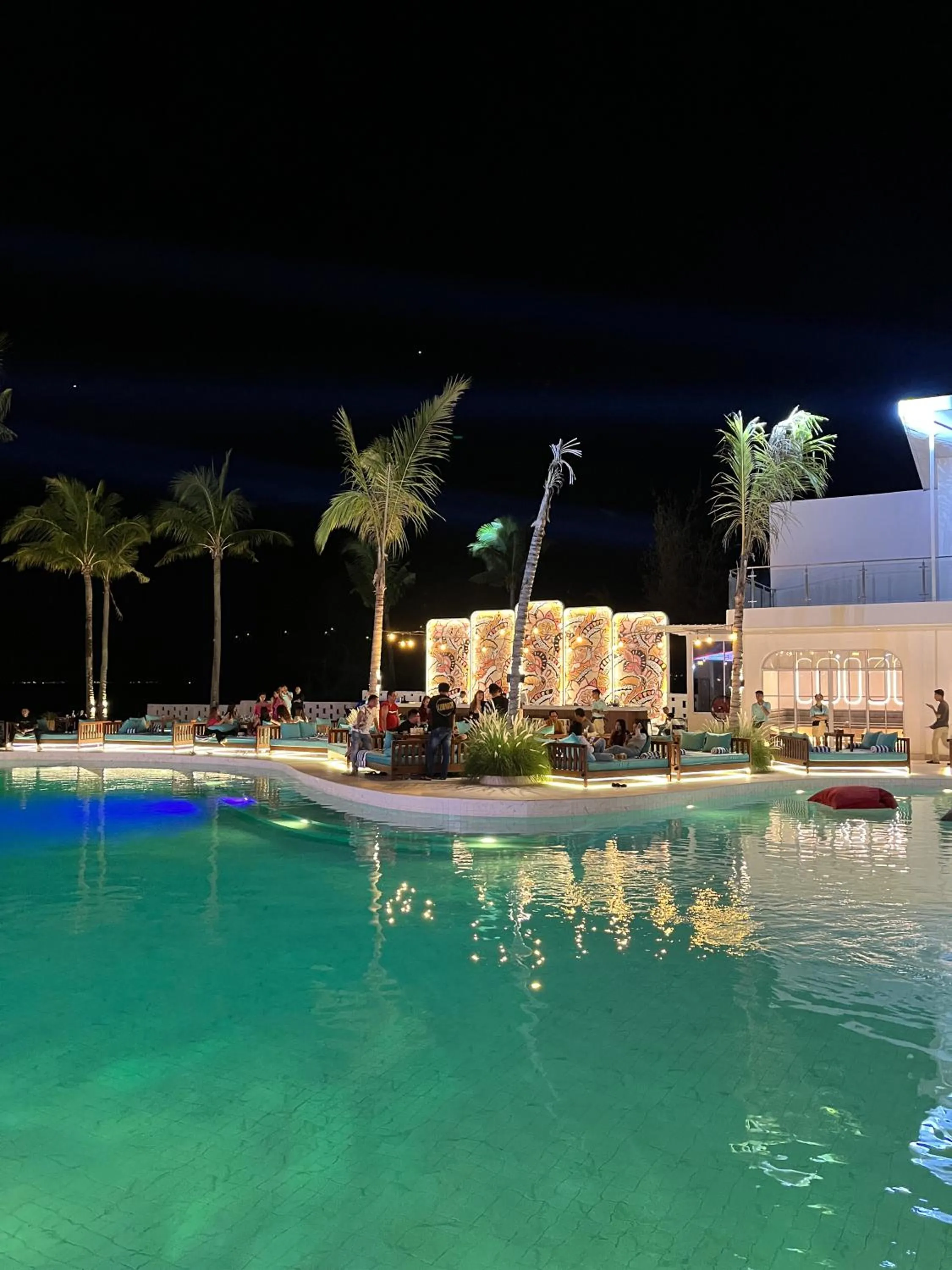 Area and facilities in Golden View Hotel