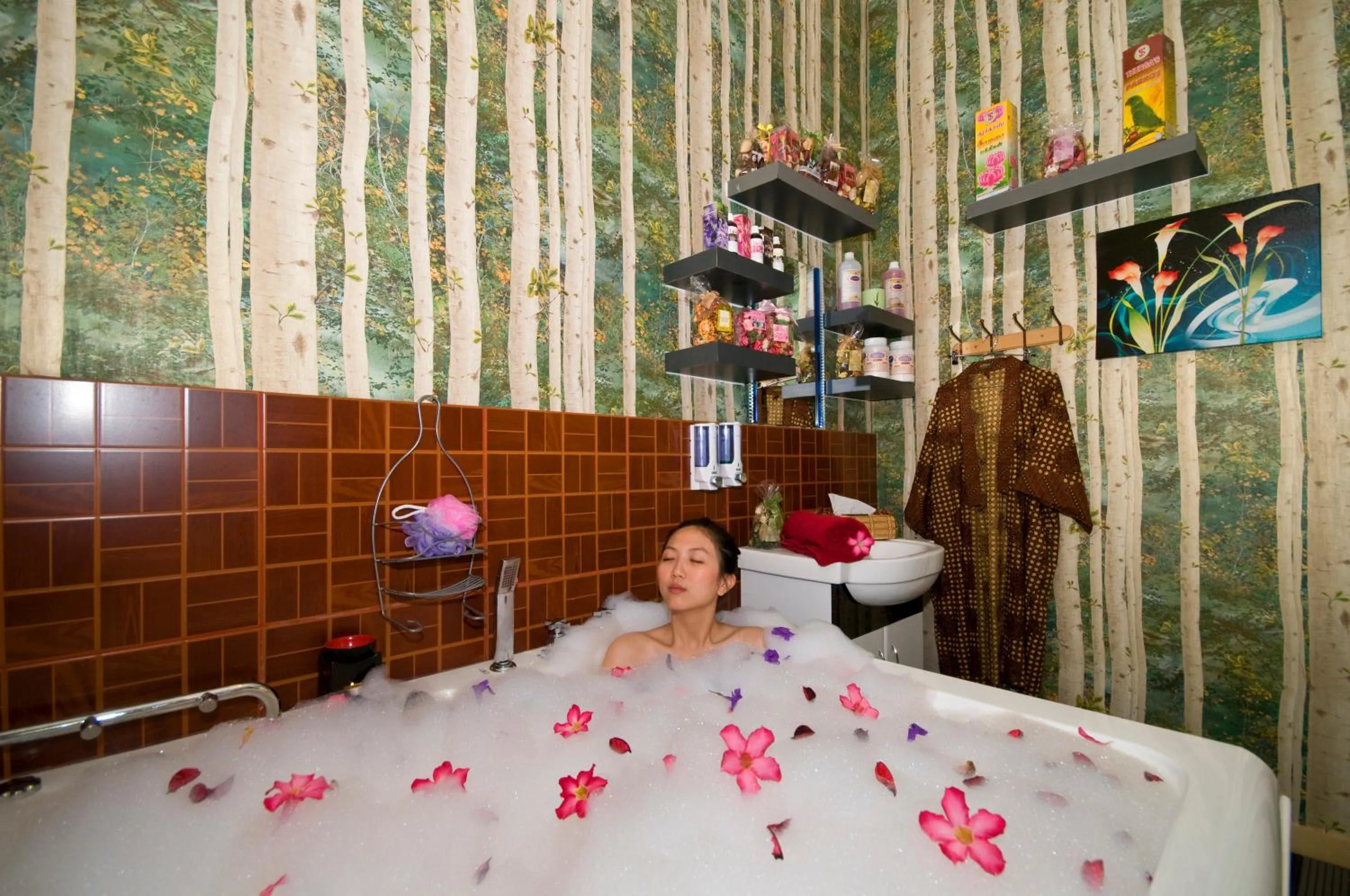 Bathroom, Bed in Golden View Hotel