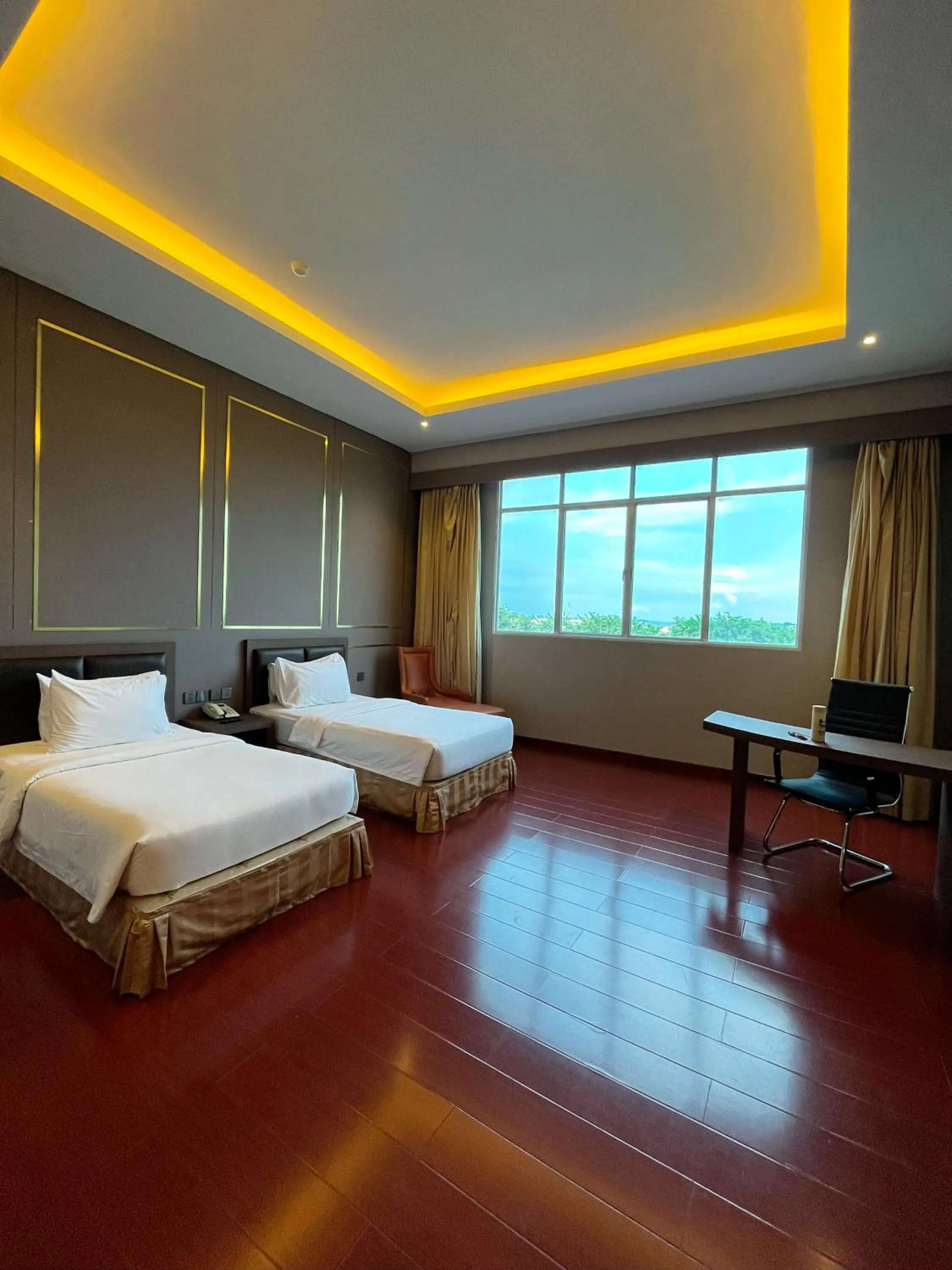 Bedroom, Bed in Golden View Hotel