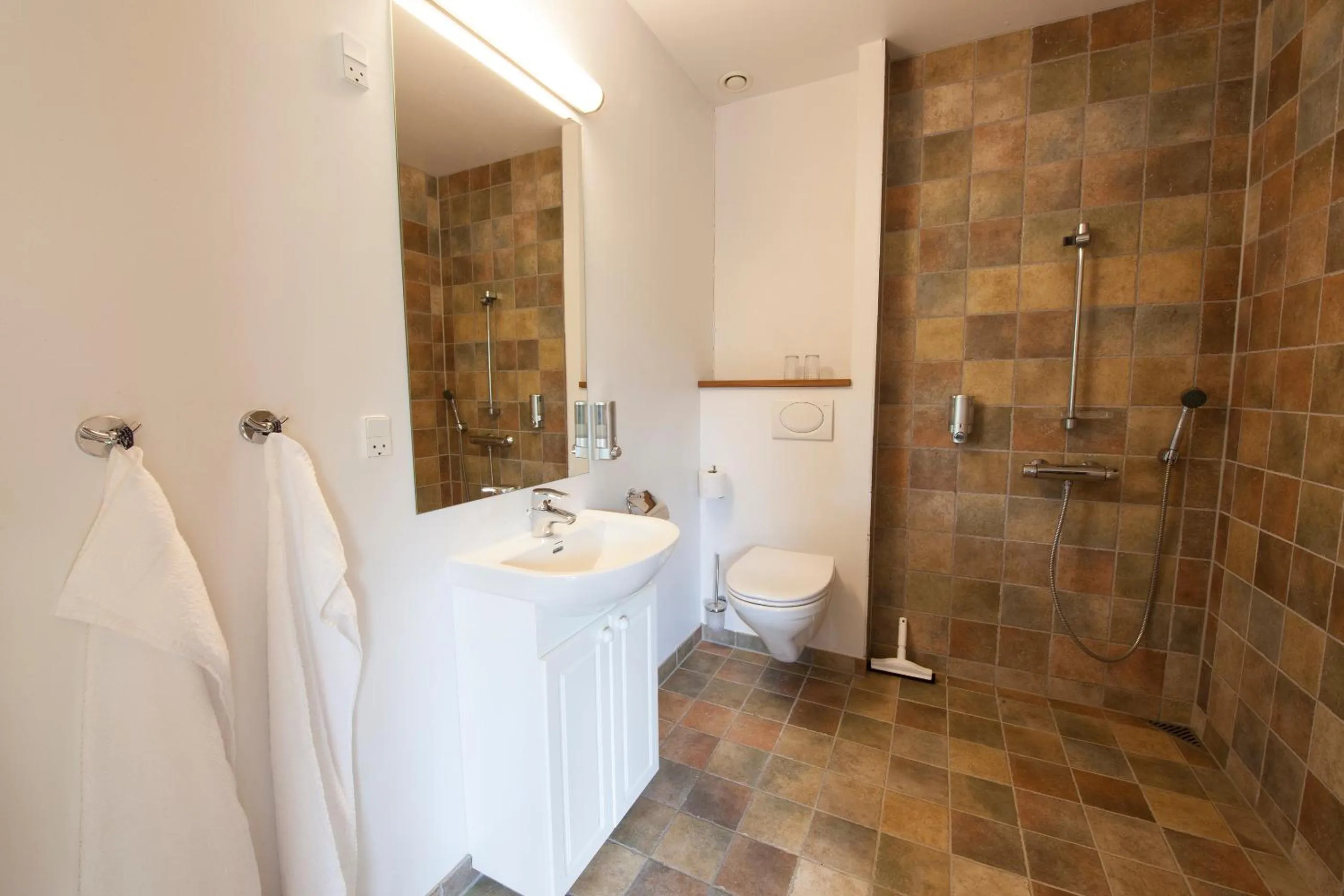 Bathroom in Gjaargardur Guesthouse Gjogv