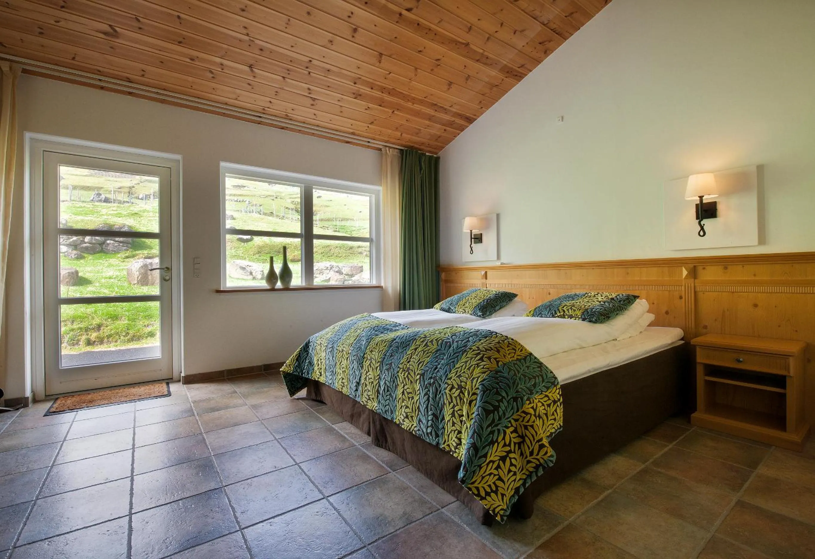 Day, Bed in Gjaargardur Guesthouse Gjogv