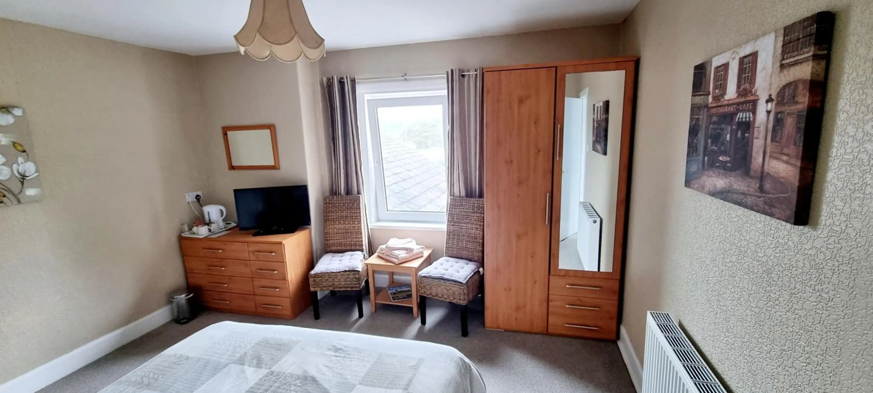 Bed in The Mariner Hotel