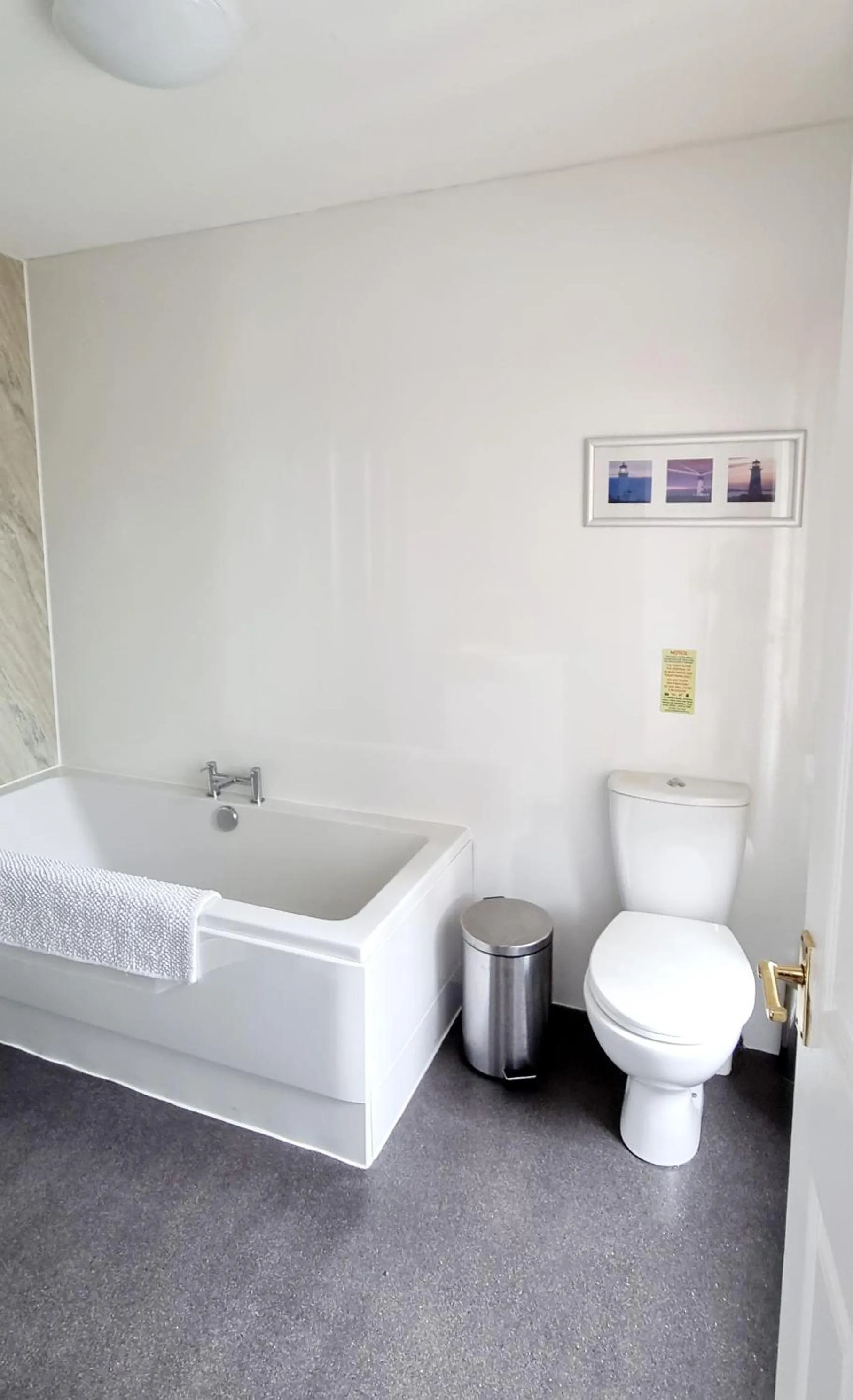 Toilet in The Mariner Hotel