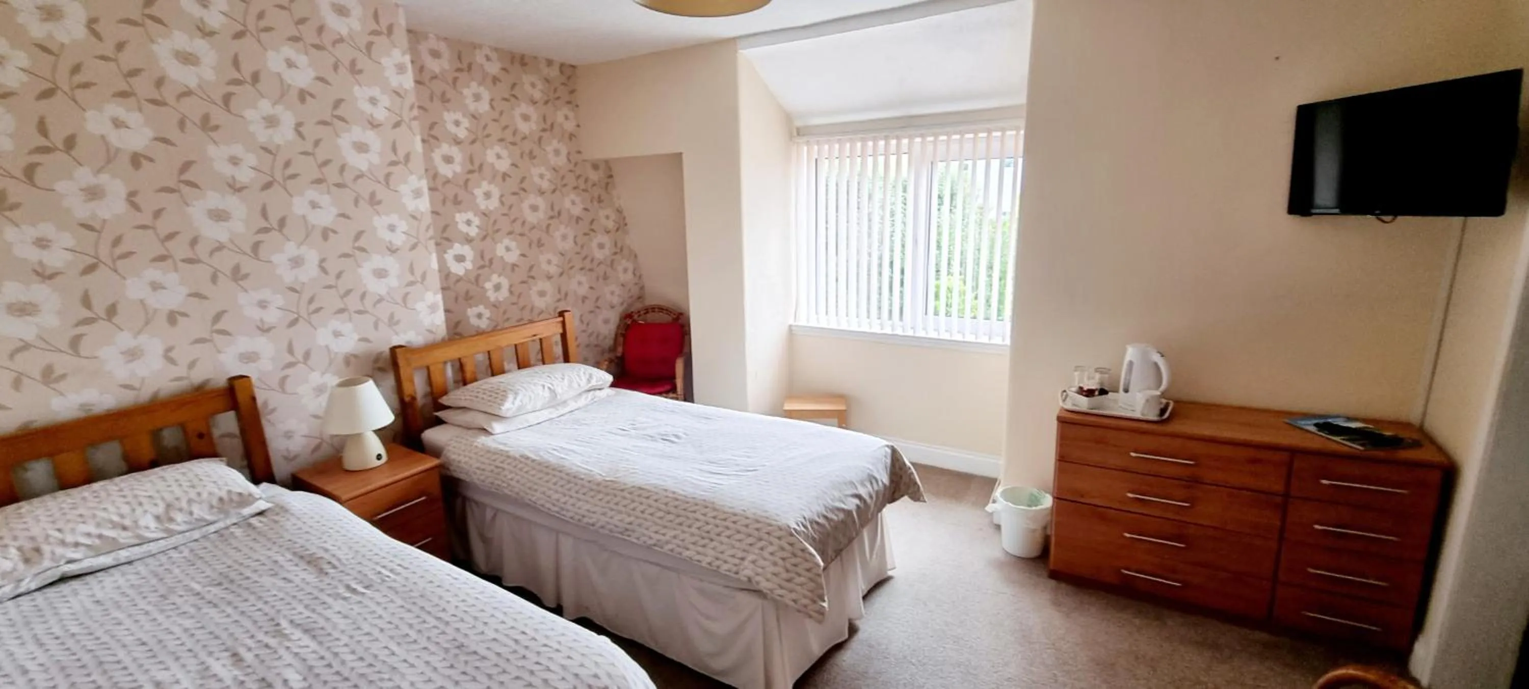 Bed in The Mariner Hotel